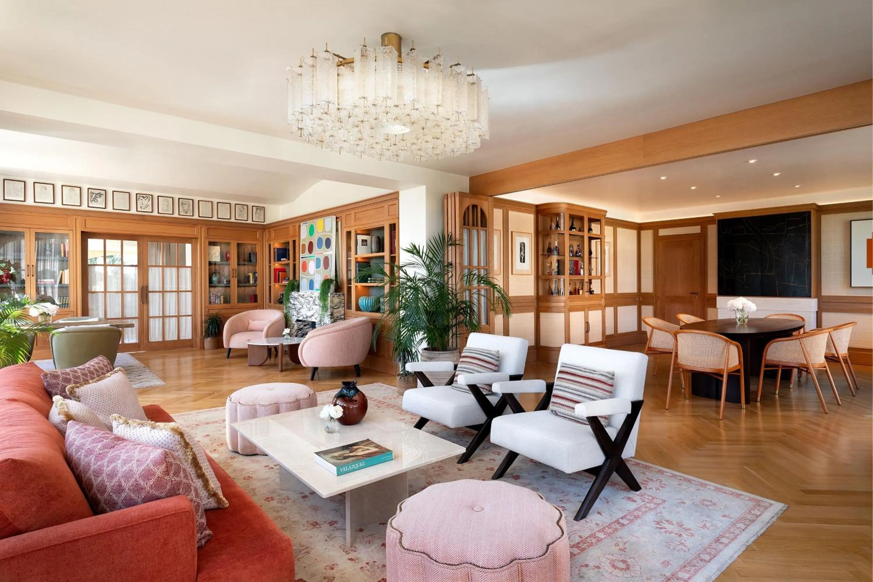 Lounge or bar in The St. Regis Mardavall Mallorca Resort