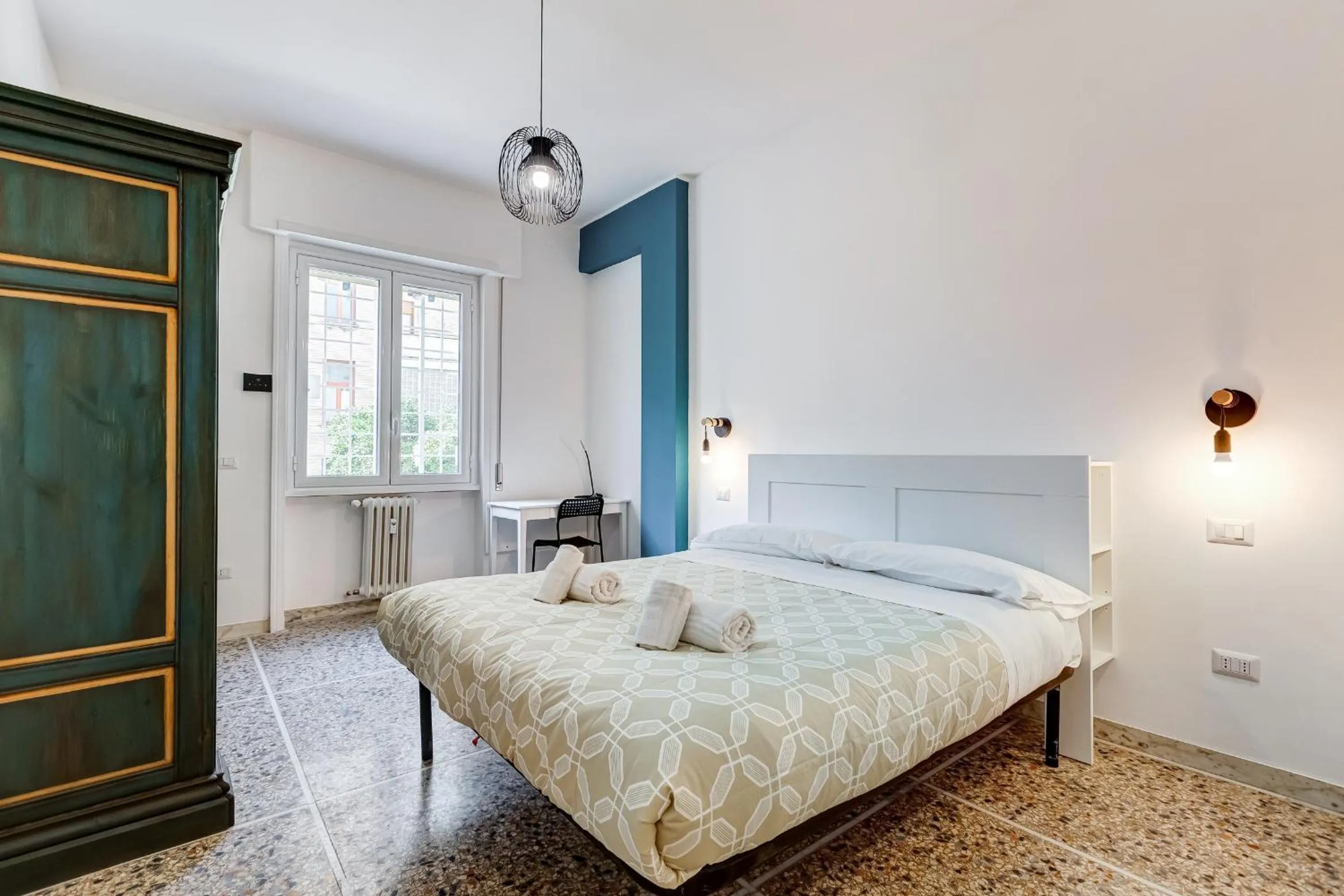 Bed in Gianicolo Apartment with Terrace