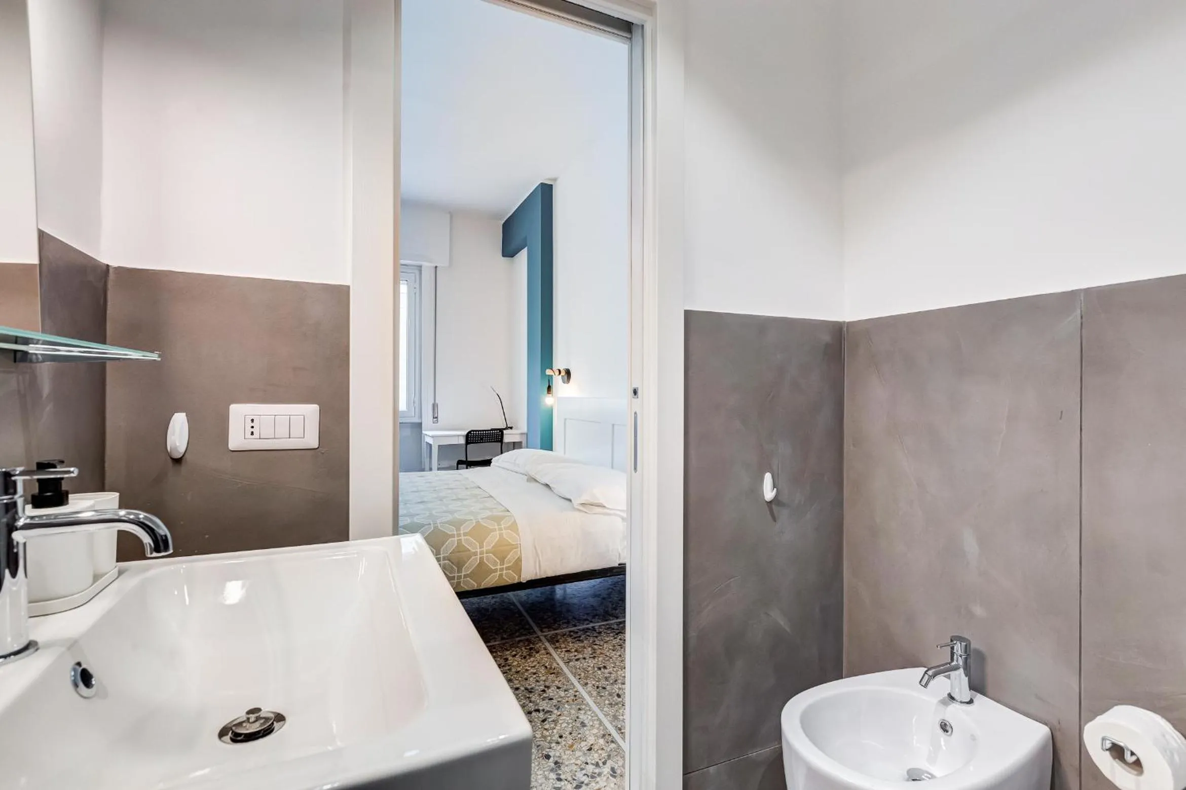 Bed in Gianicolo Apartment with Terrace