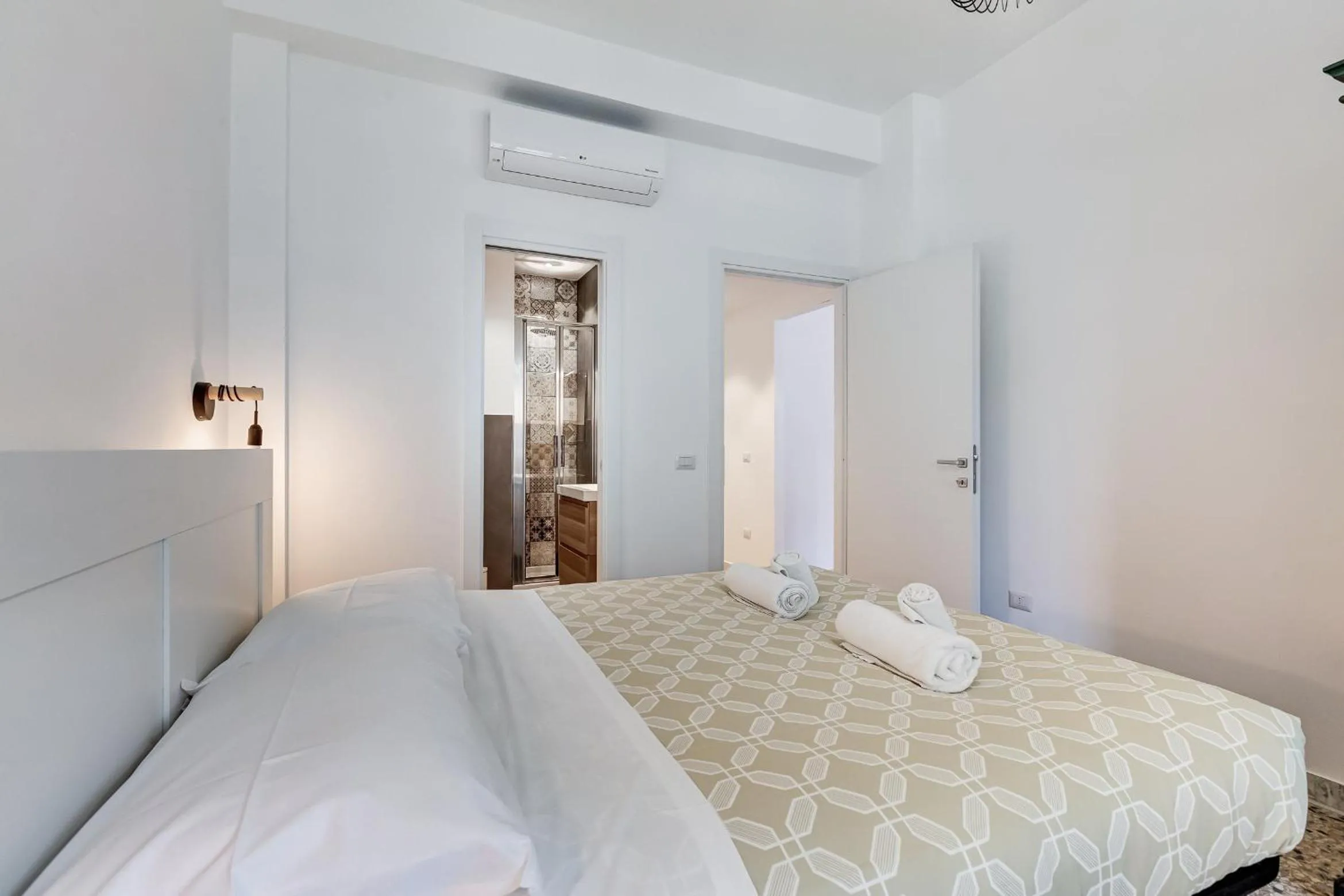 Bed in Gianicolo Apartment with Terrace