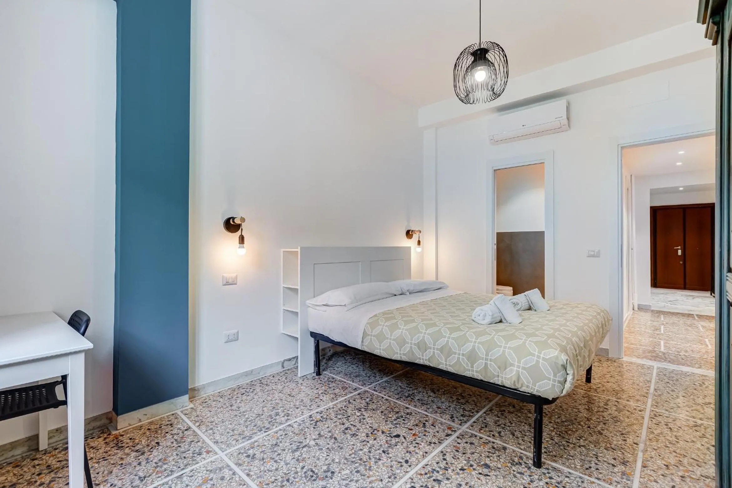 Bed in Gianicolo Apartment with Terrace