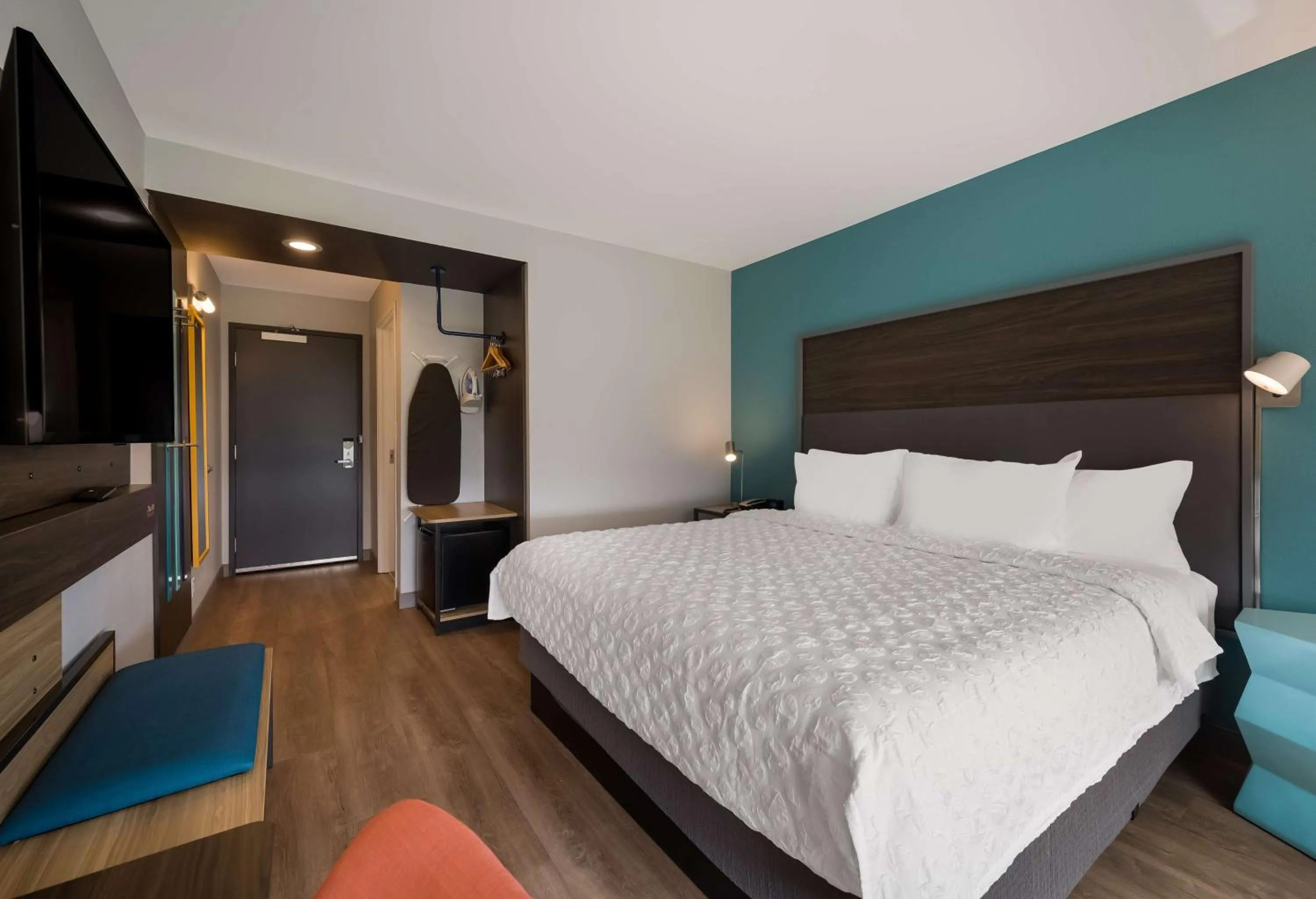 Bed in Tru By Hilton Novi Detroit