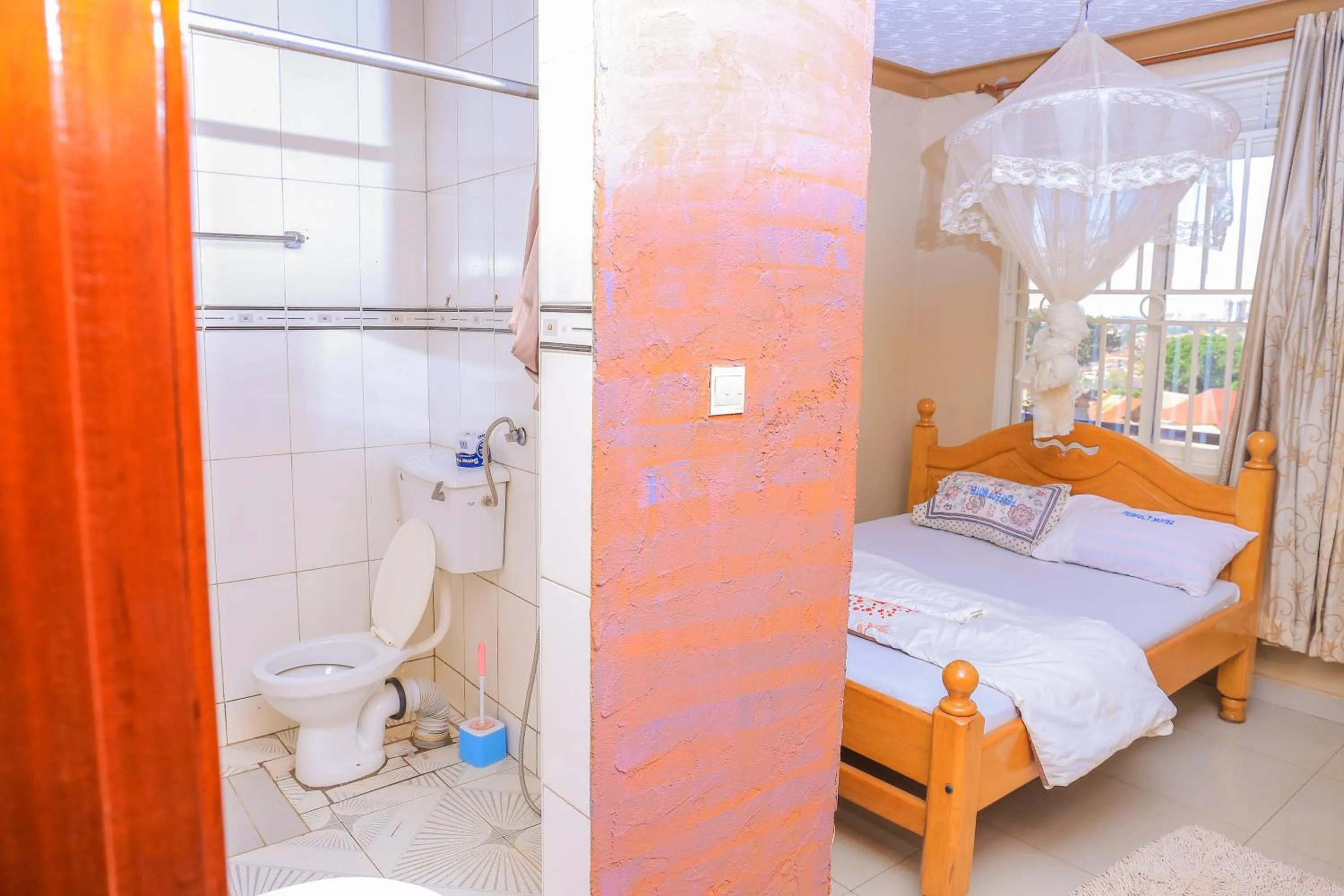 Shower, Bed in Precise Motel