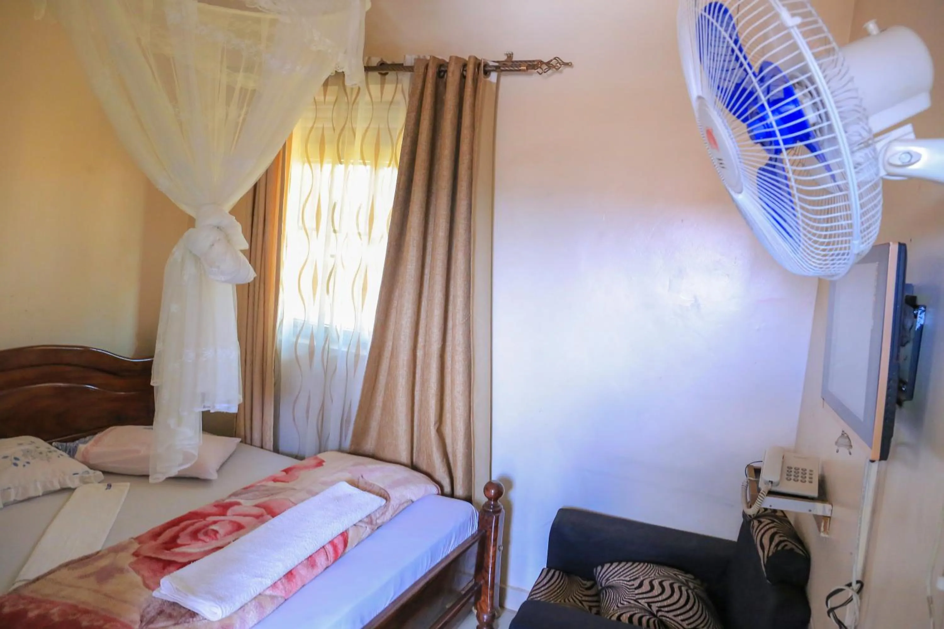 Bedroom, Bed in Precise Motel