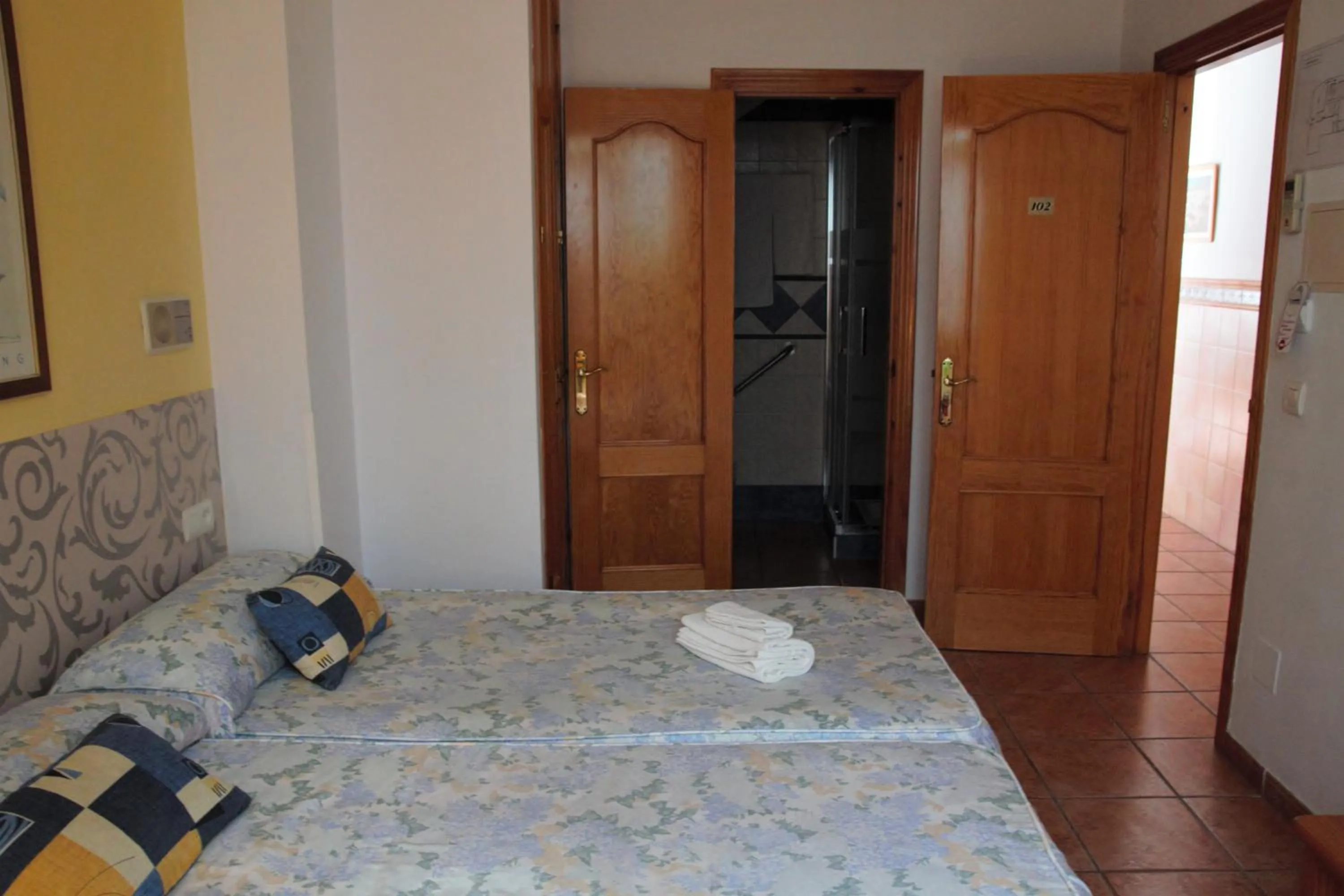 Bed in Hostal Ana - Adults Recommended