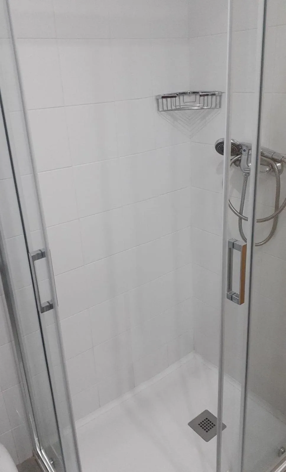 Shower in Hotel Varadoiro