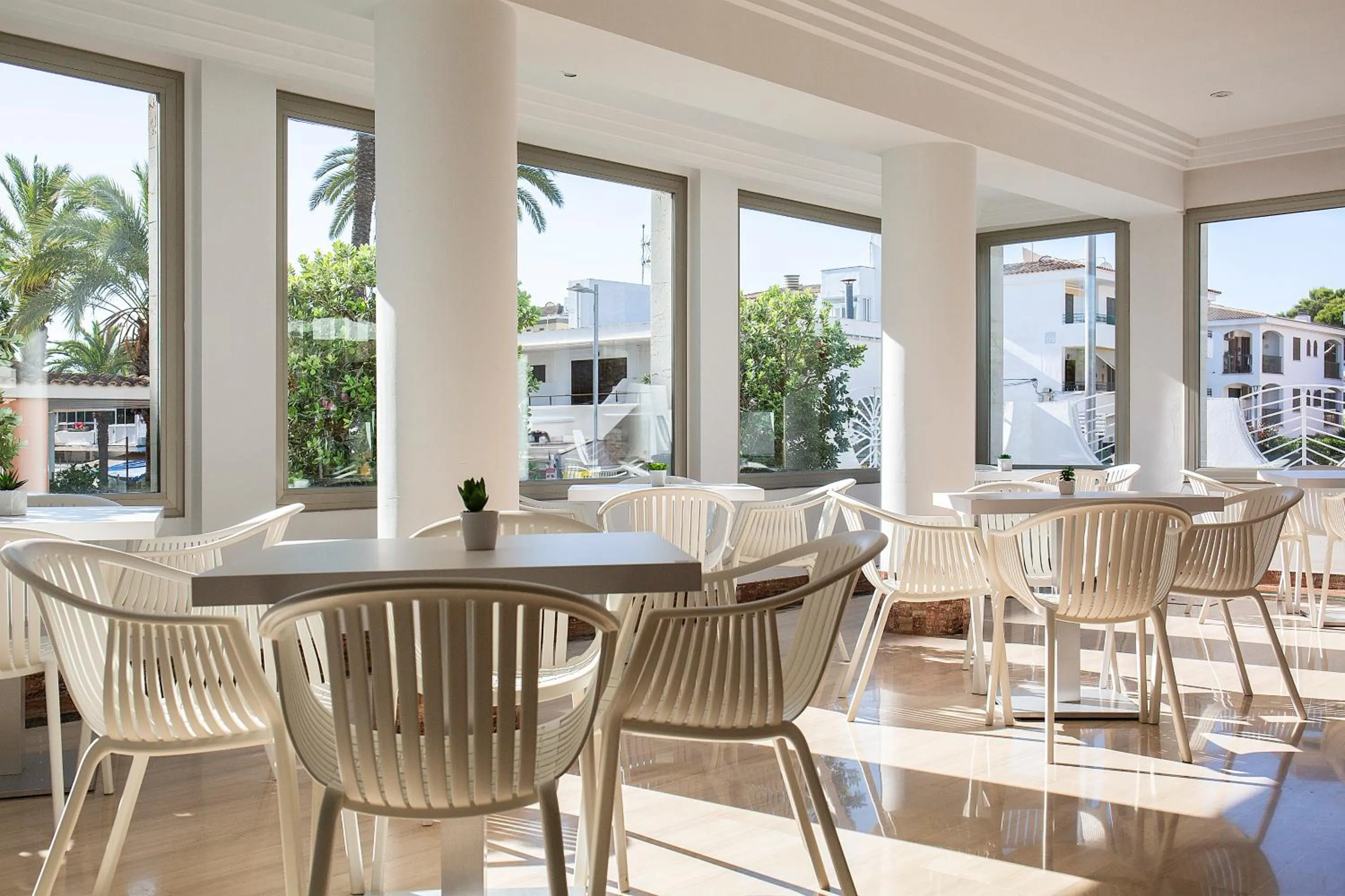 Restaurant/places to eat in BQ Sarah -Adults Only