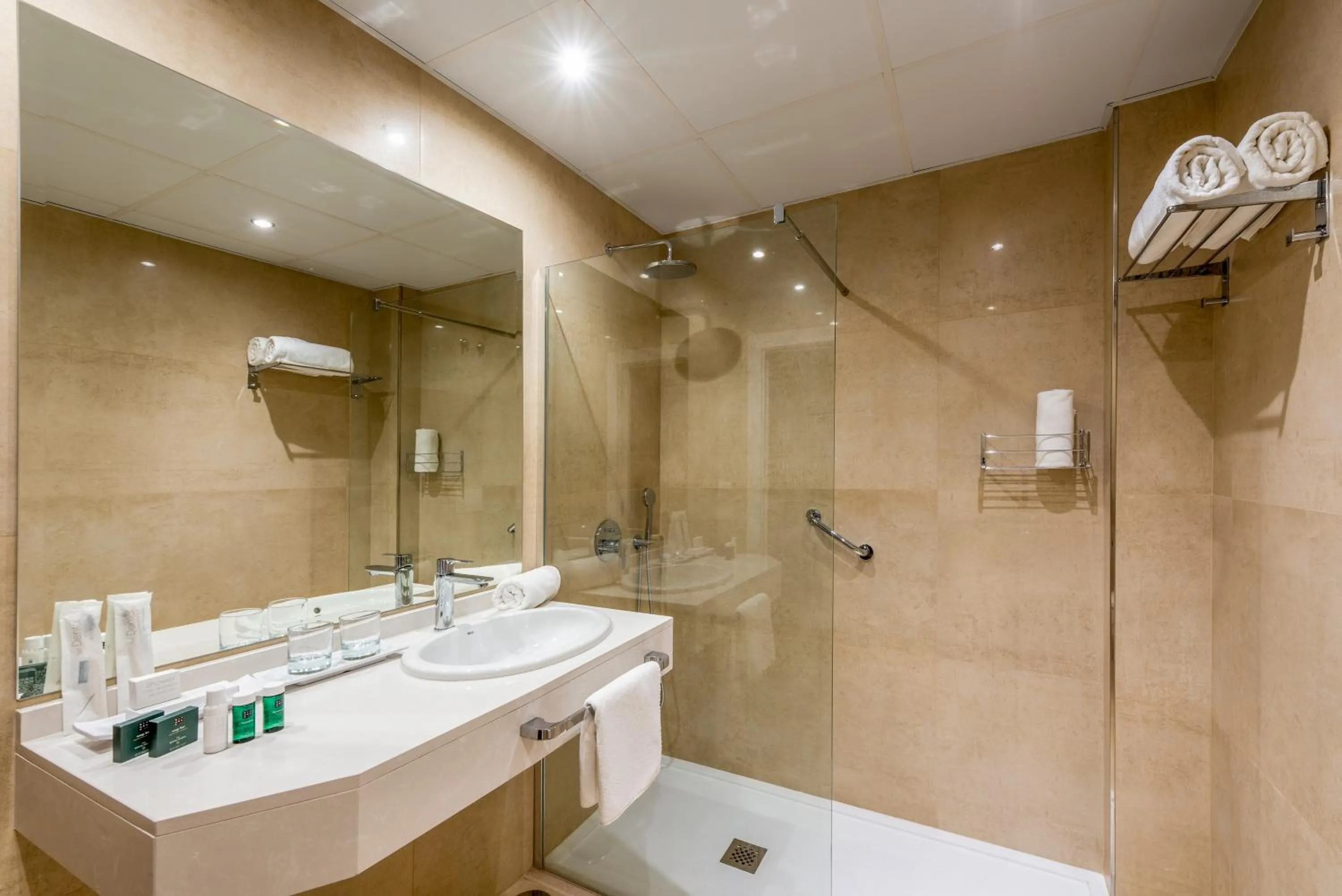 Shower in Hotel Las Arenas, Affiliated by Melia