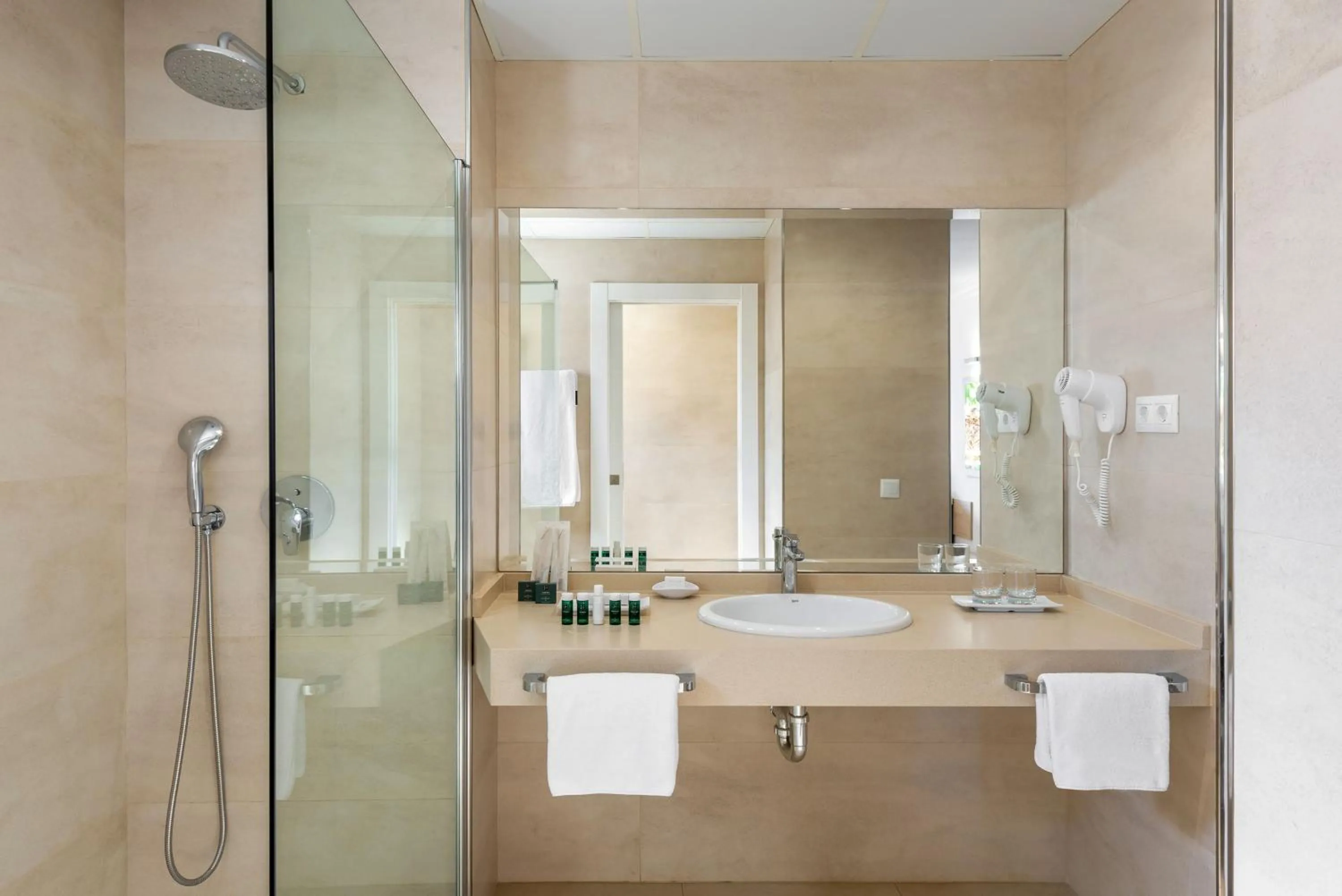 Bathroom in Hotel Las Arenas Affiliated by Meliá