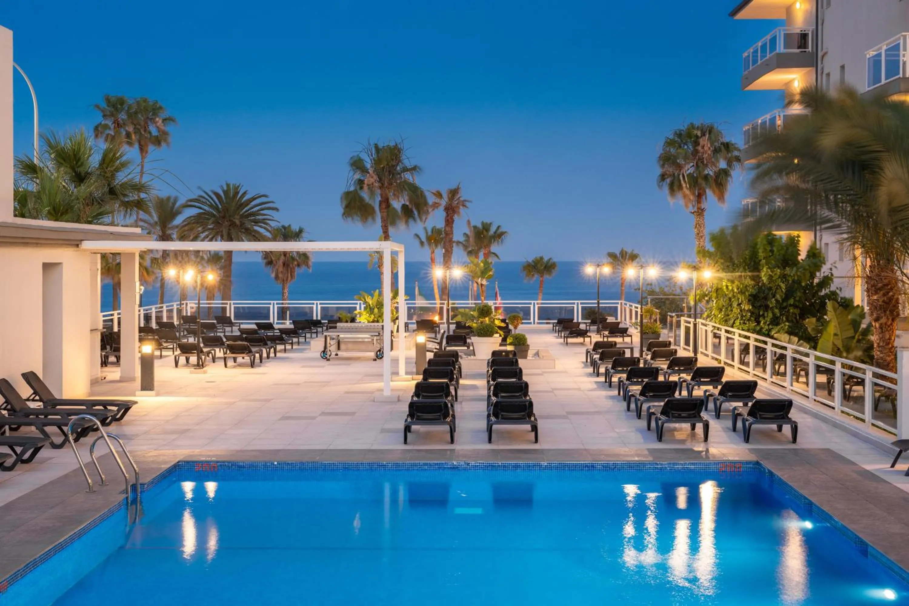 Hotel Las Arenas Affiliated by Meliá