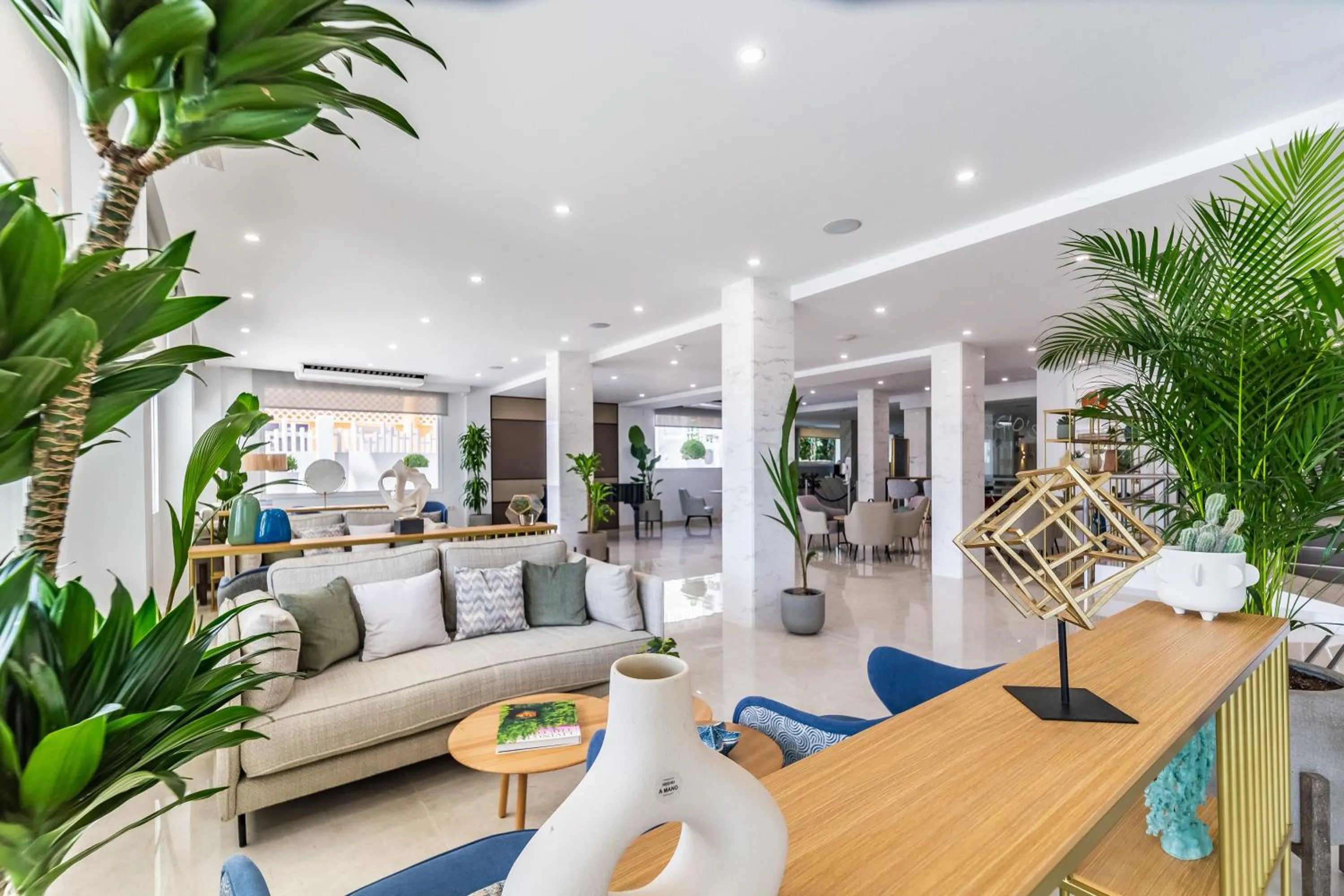 Property building in Hotel Las Arenas Affiliated by Meliá