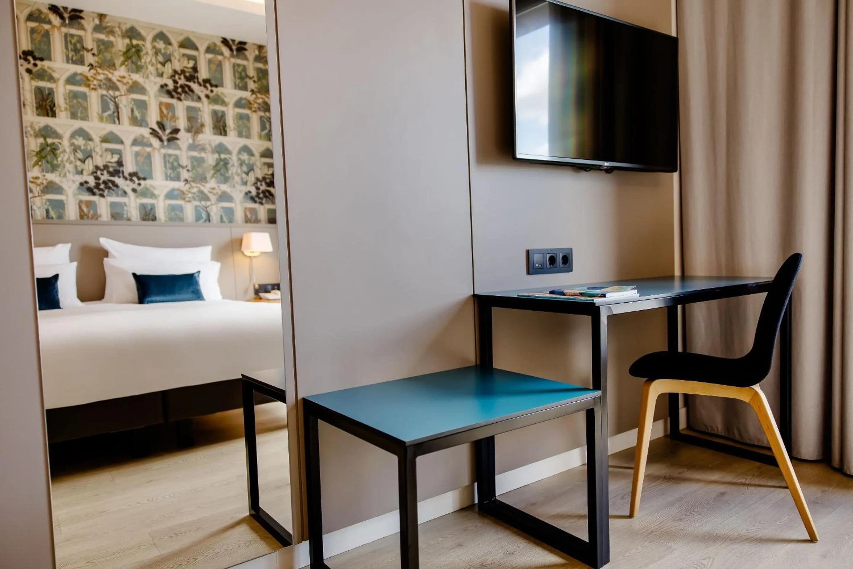 Photo of the whole room, Bed in Motel One Madrid-Plaza de España