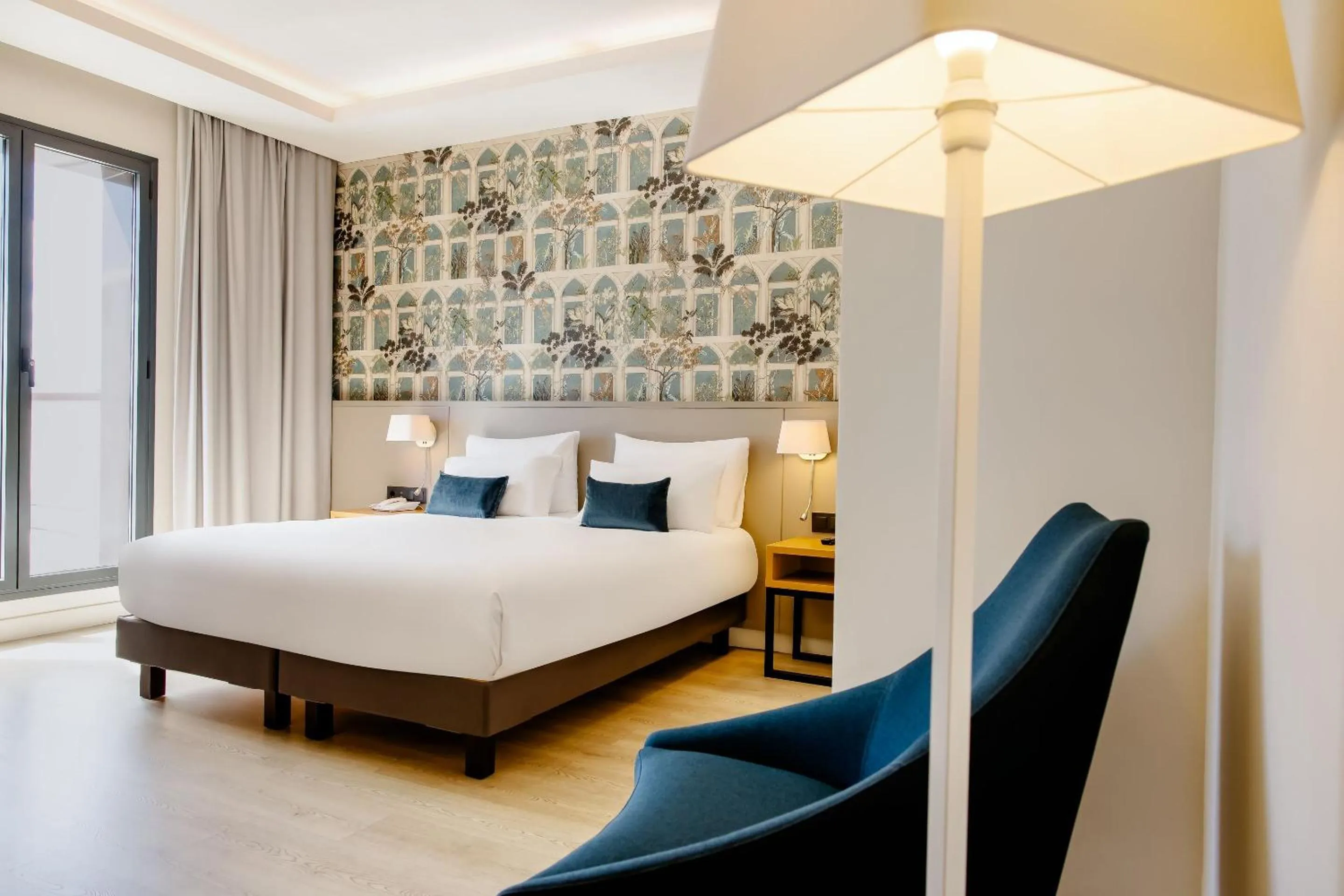 Photo of the whole room, Bed in Motel One Madrid-Plaza de España