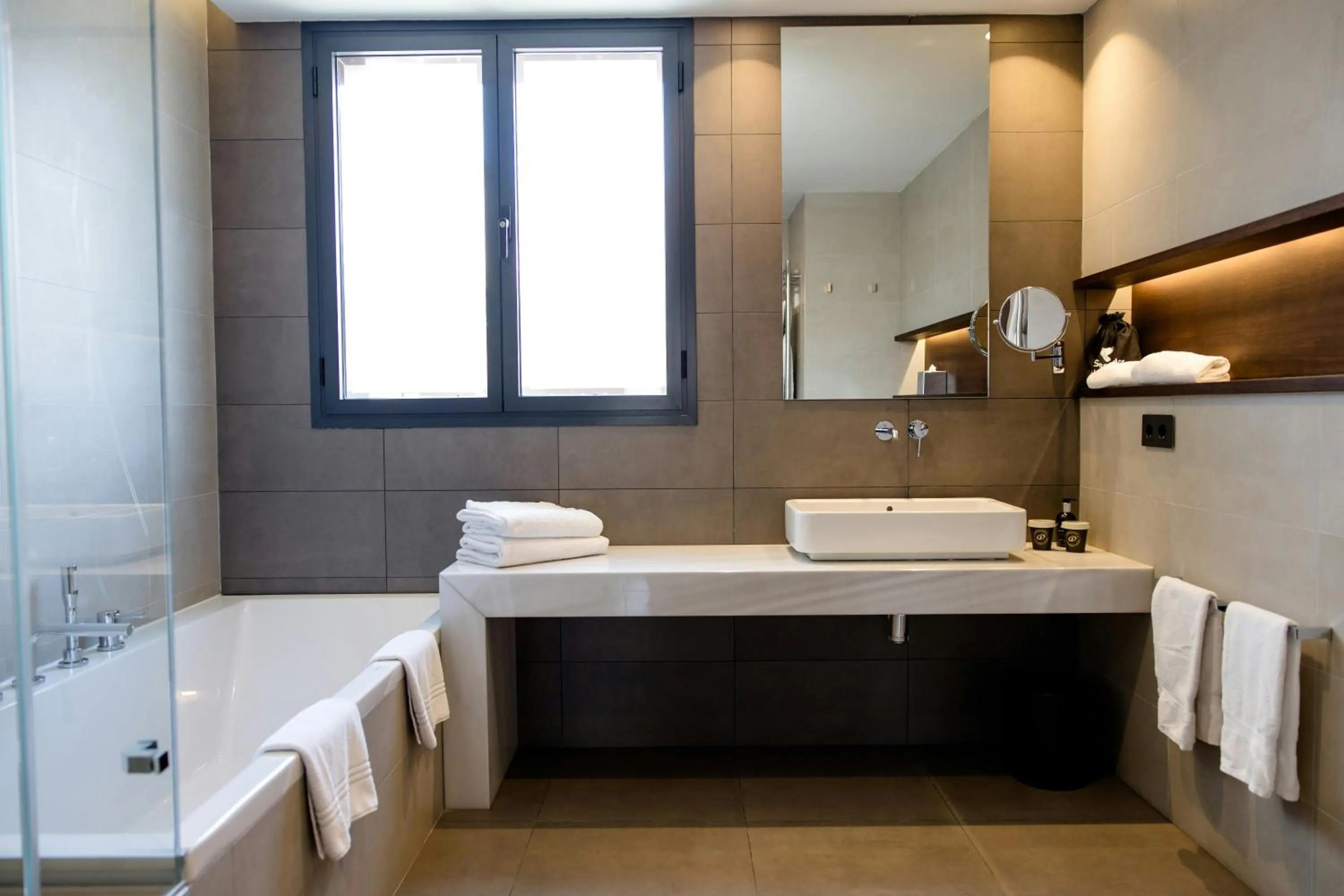 Bathroom in Motel One Madrid-Plaza de España