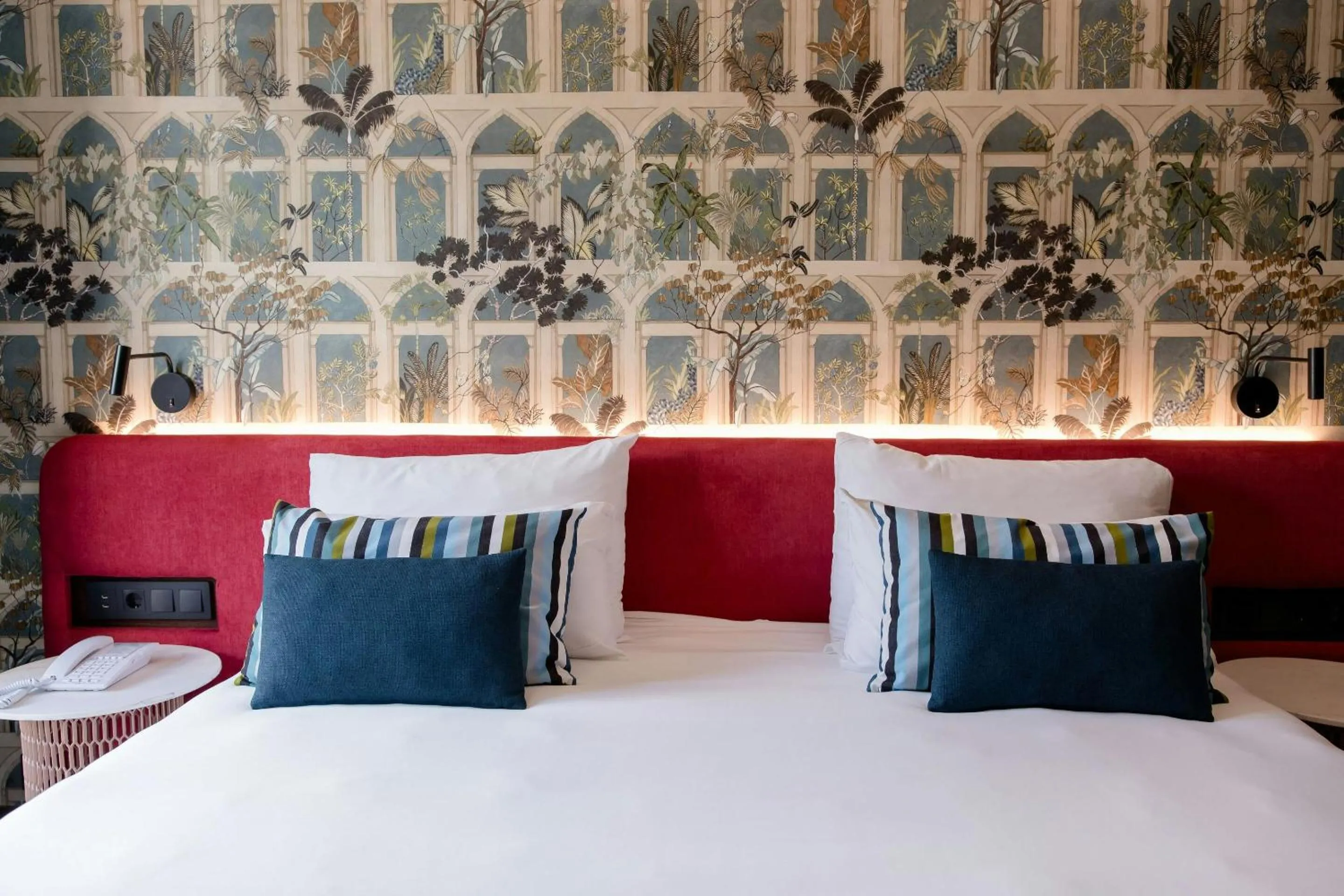 Photo of the whole room, Bed in Motel One Madrid-Plaza de España