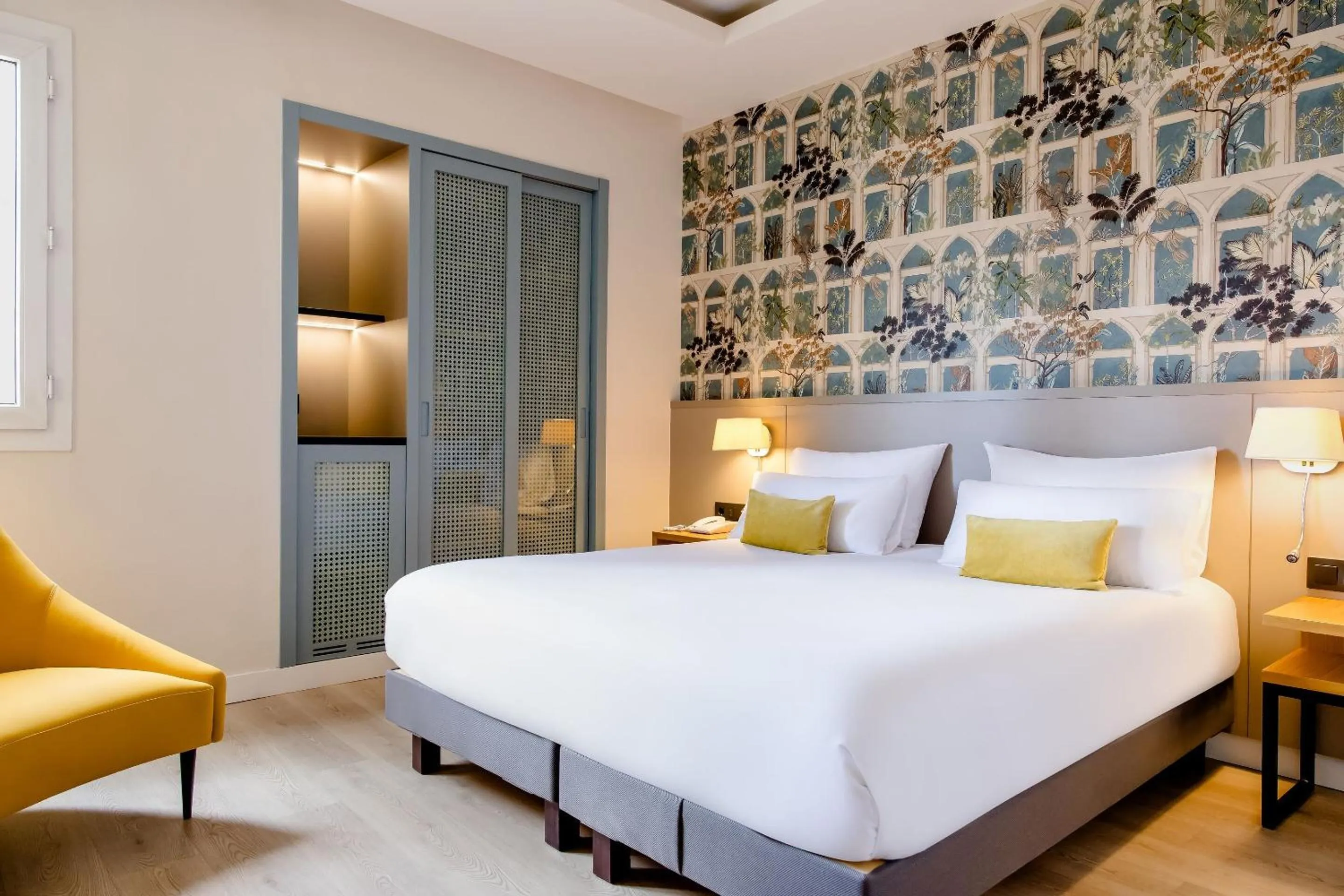 Photo of the whole room, Bed in Motel One Madrid-Plaza de España
