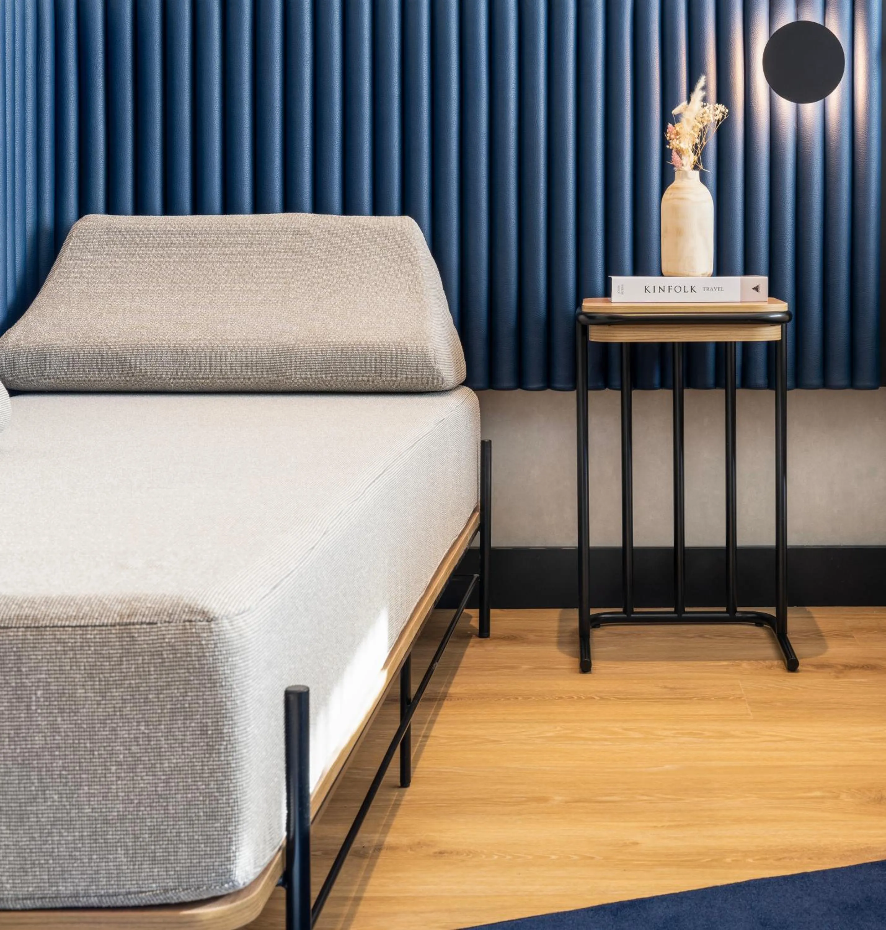 Seating area, Bed in Pullman Madrid Airport & Feria