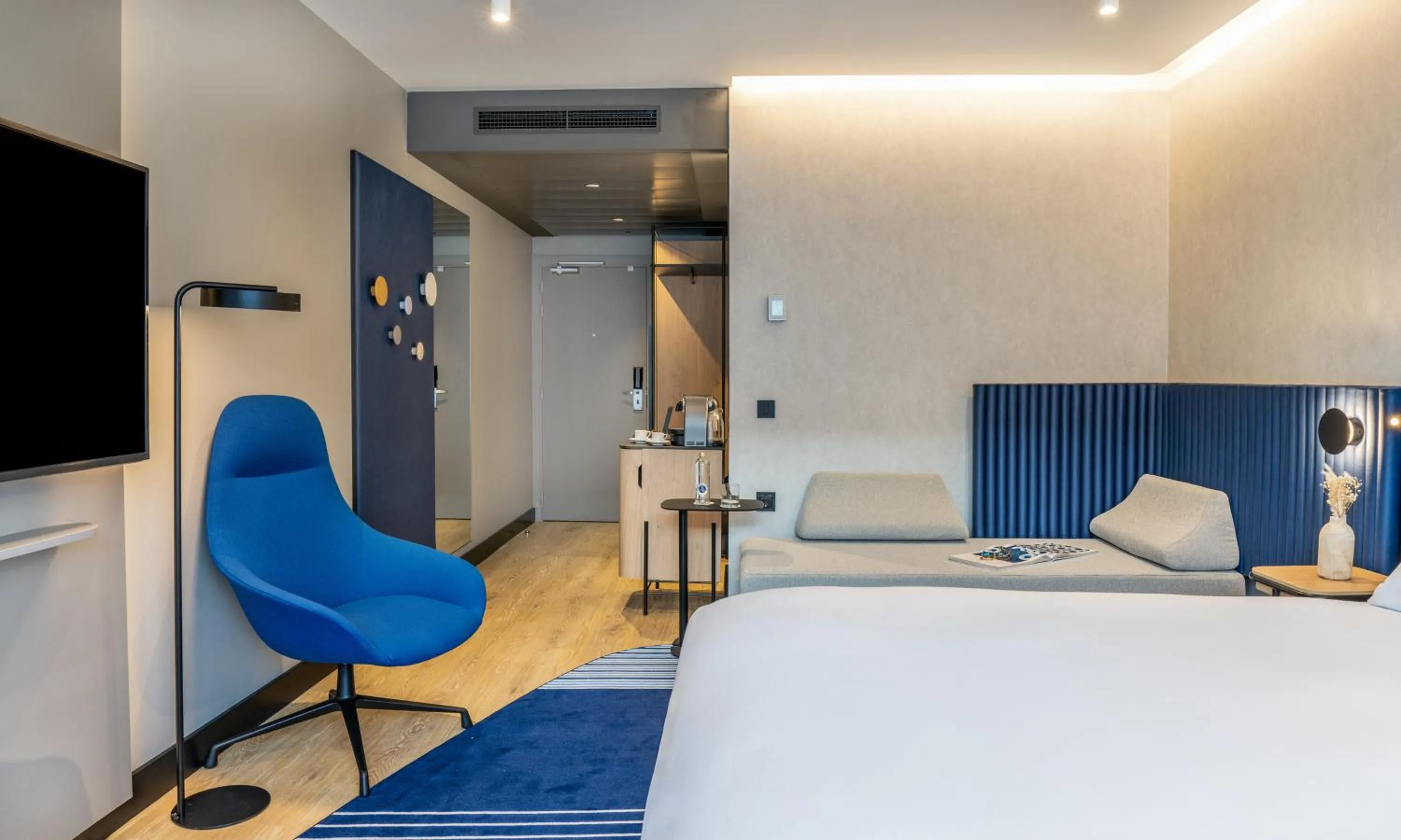 Photo of the whole room, Bed in Pullman Madrid Airport & Feria