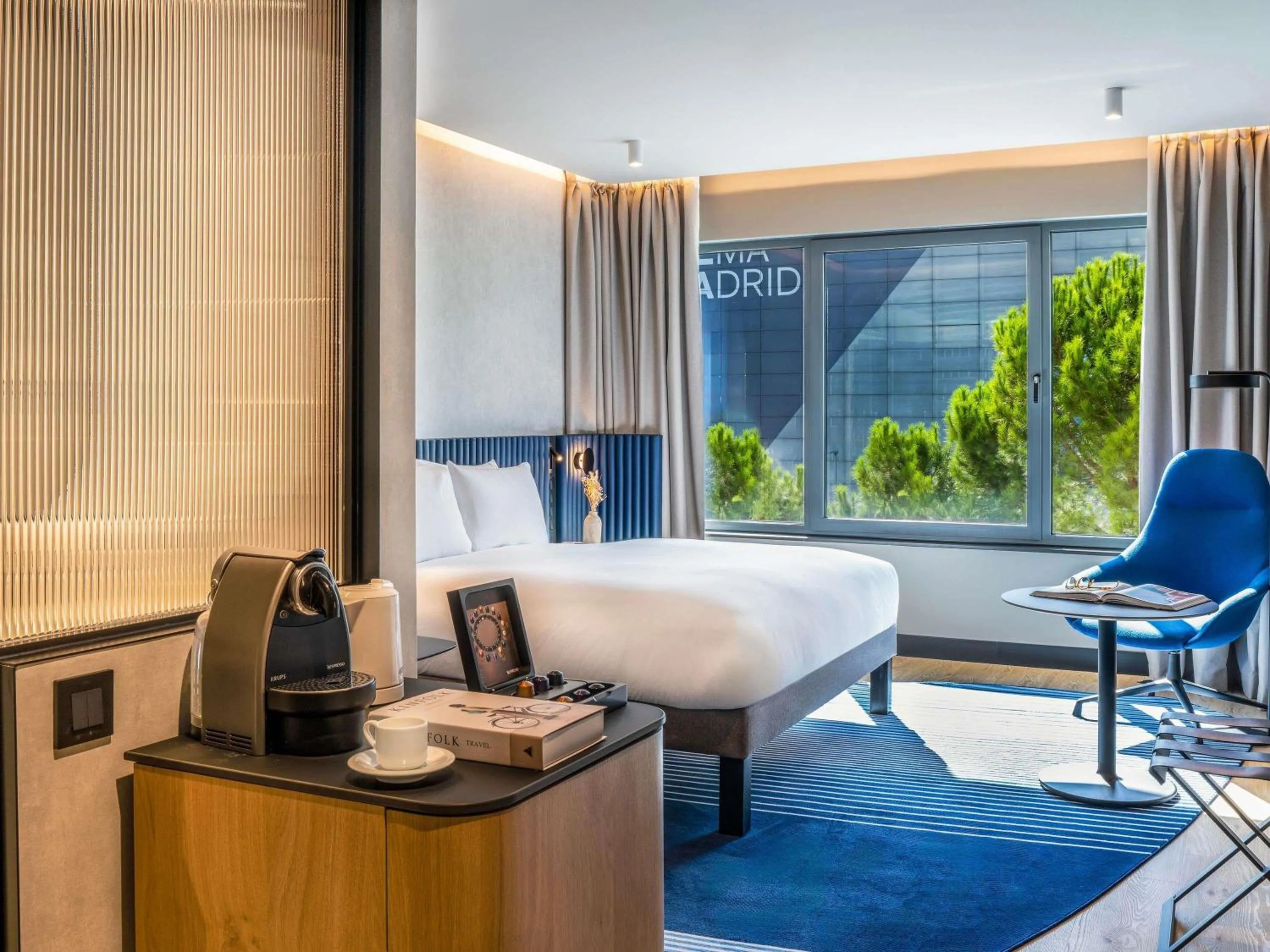 Bedroom, Bed in Pullman Madrid Airport & Feria