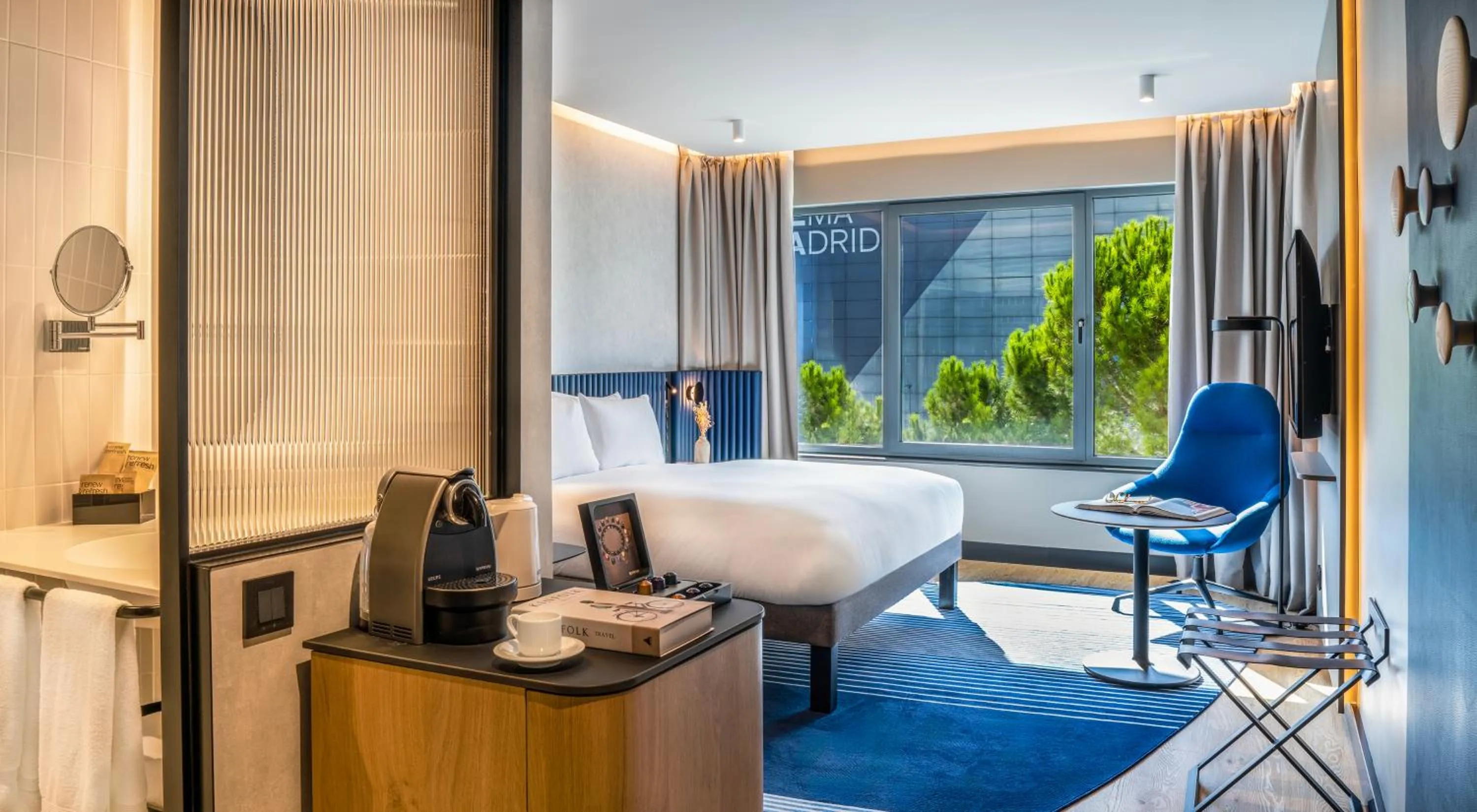 Photo of the whole room, Bed in Pullman Madrid Airport & Feria