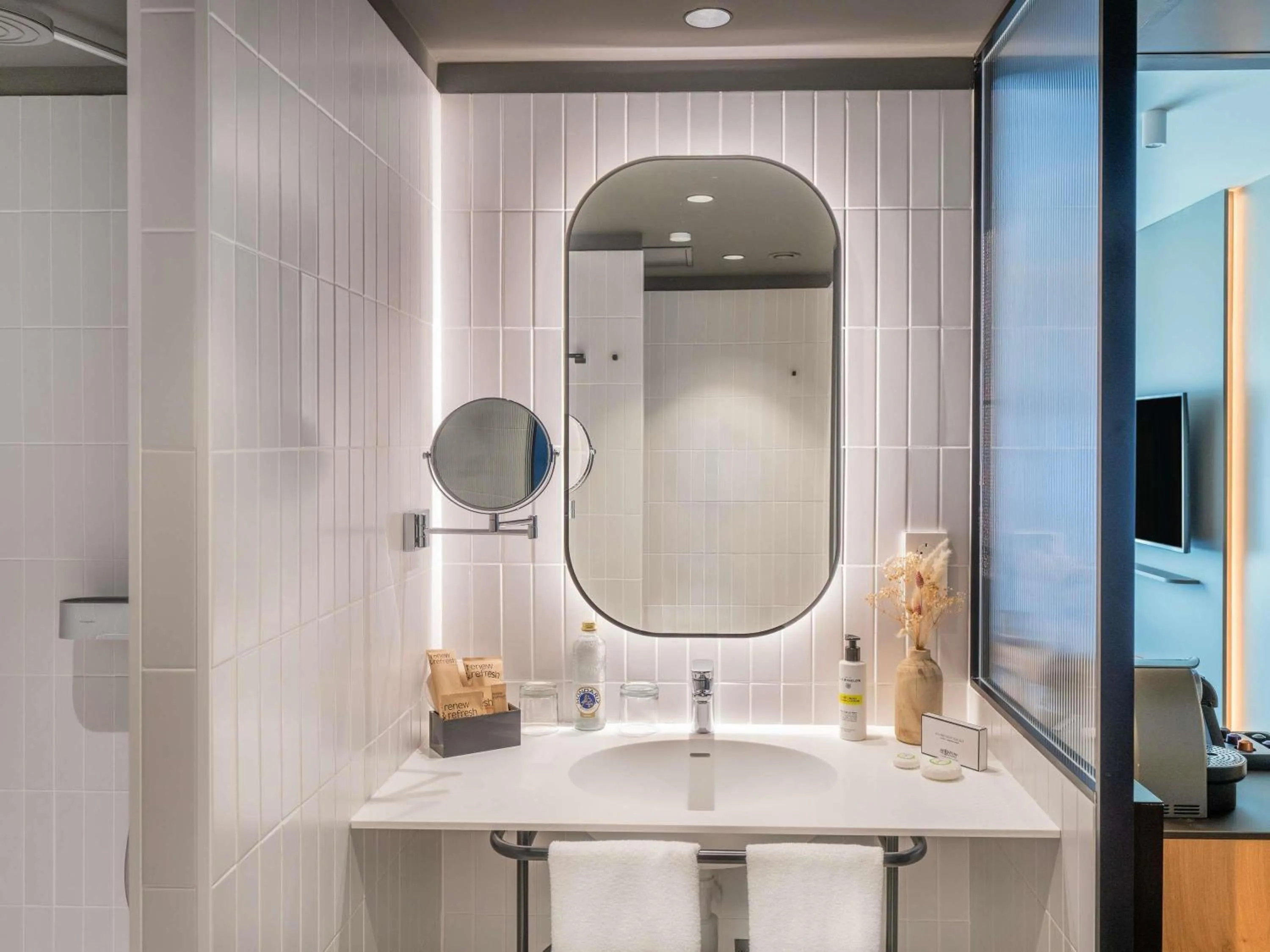 Bedroom in Pullman Madrid Airport & Feria