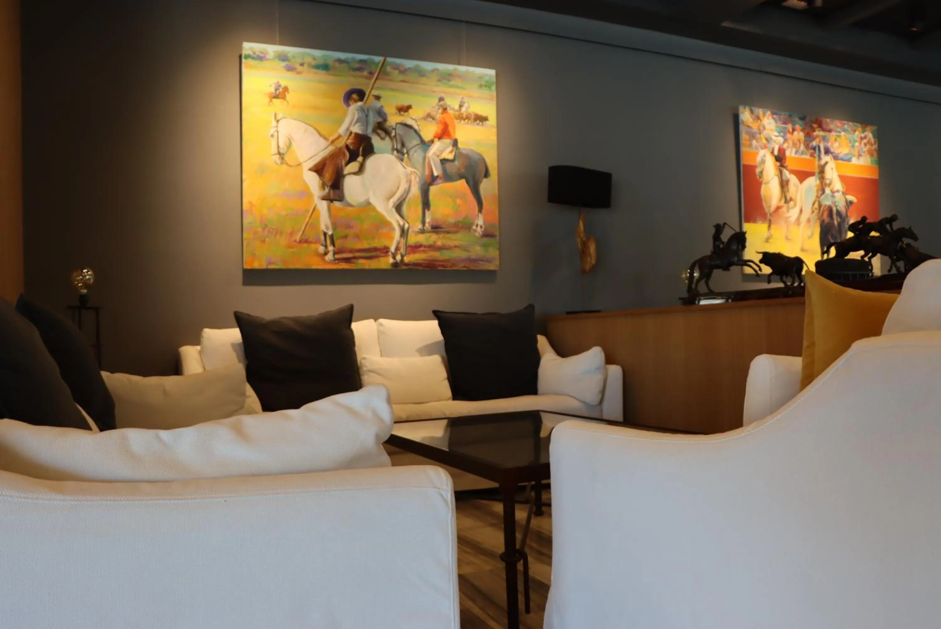 Communal lounge/ TV room in Hotel Jerez & Spa