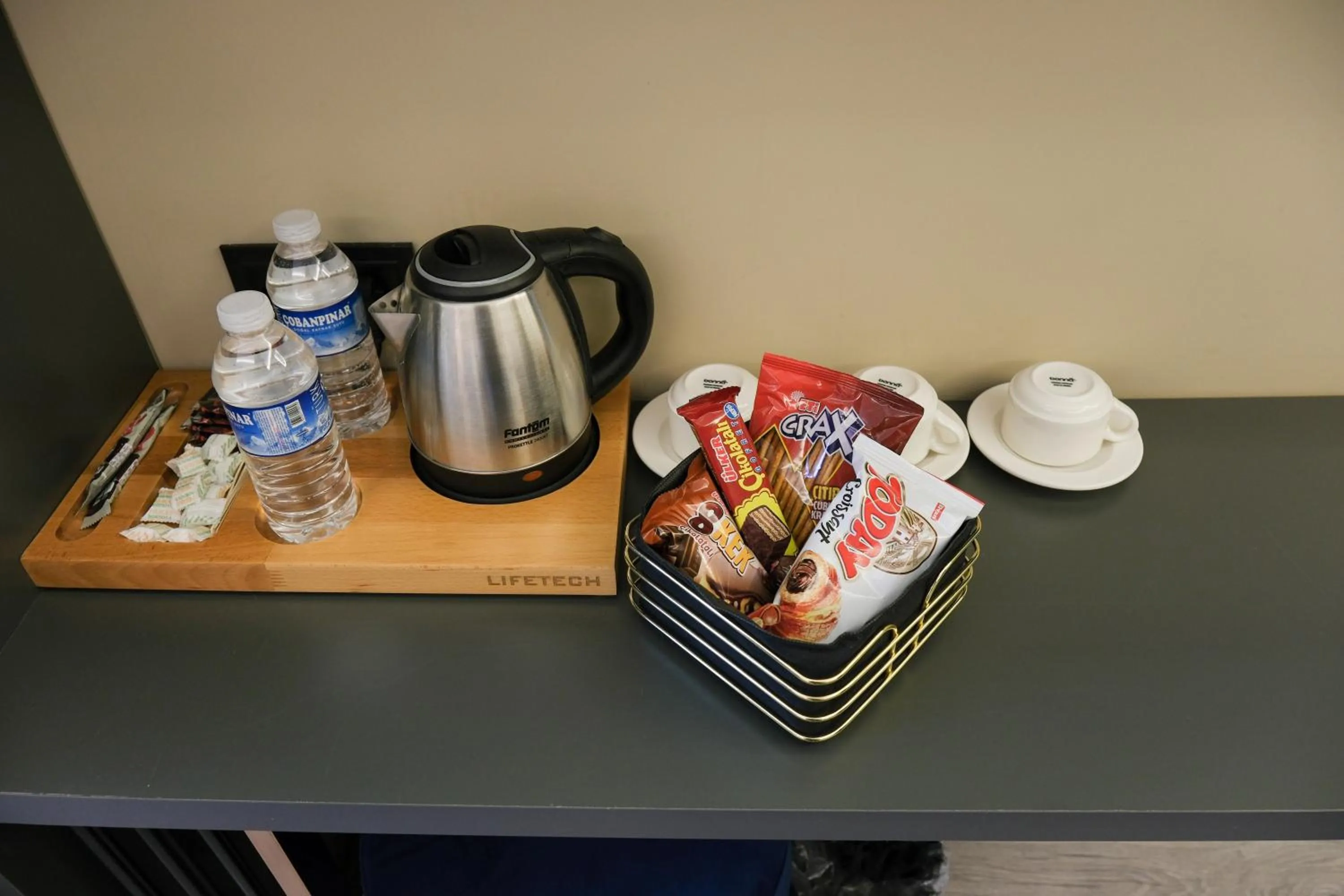 Communal lounge/ TV room in Plus Hotel & Private Transportation İstanbul Airport-By Loft