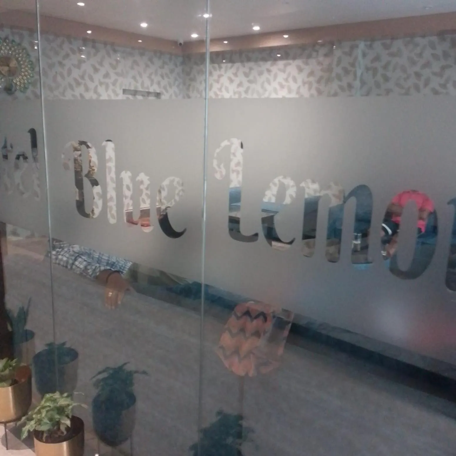 Text overlay in Hotel Blue Lemon