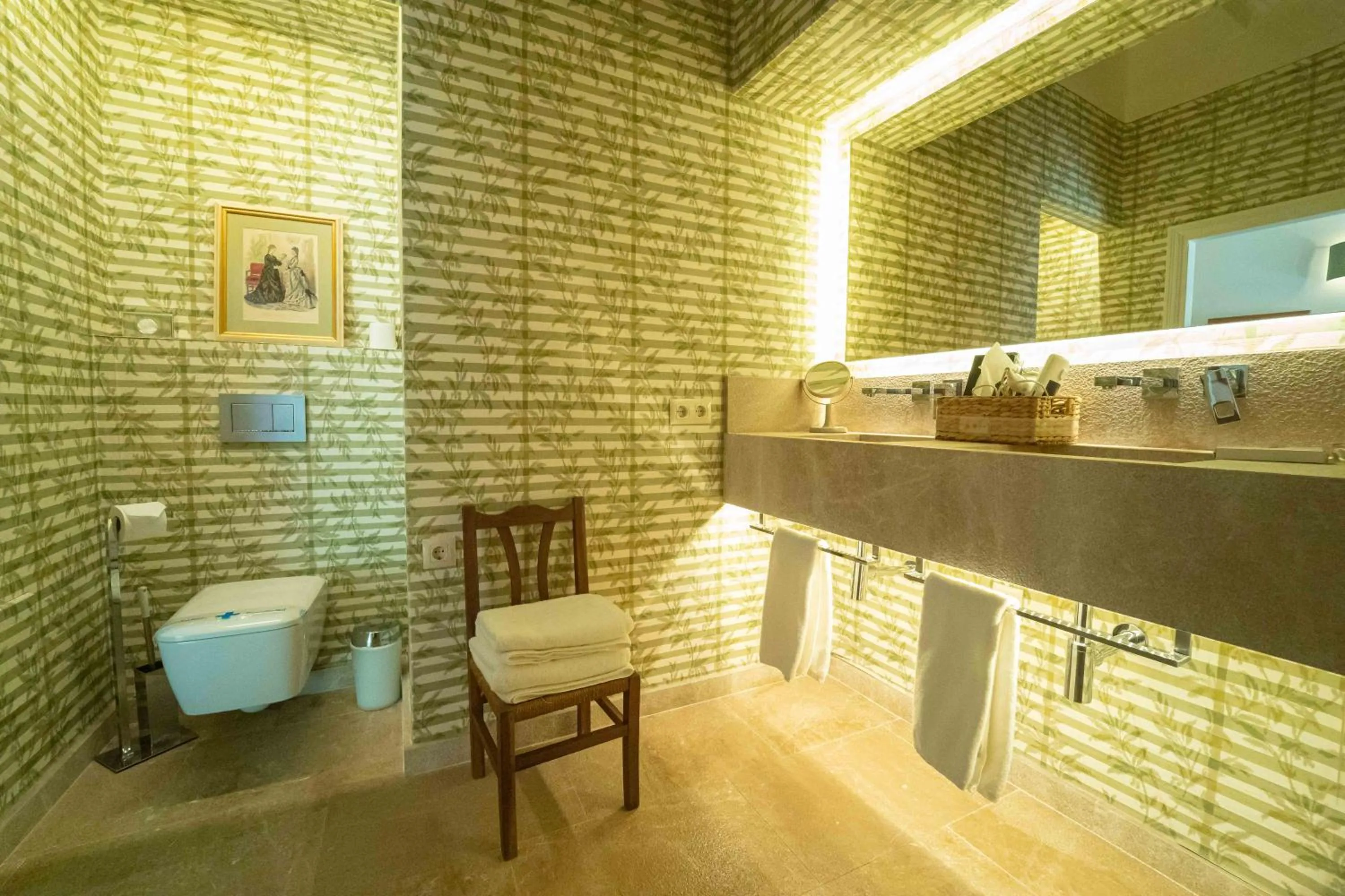 Toilet in Hotel Rural S'Olivaret & Spa