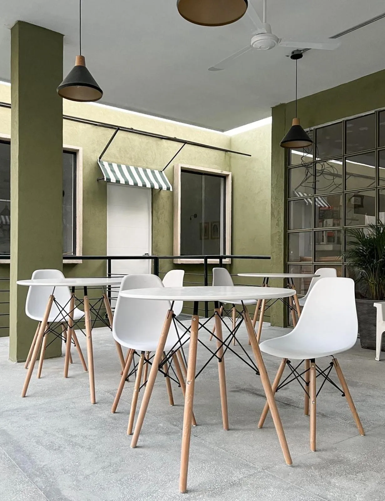 Dining area in OASIS TROPICAL HOTEL