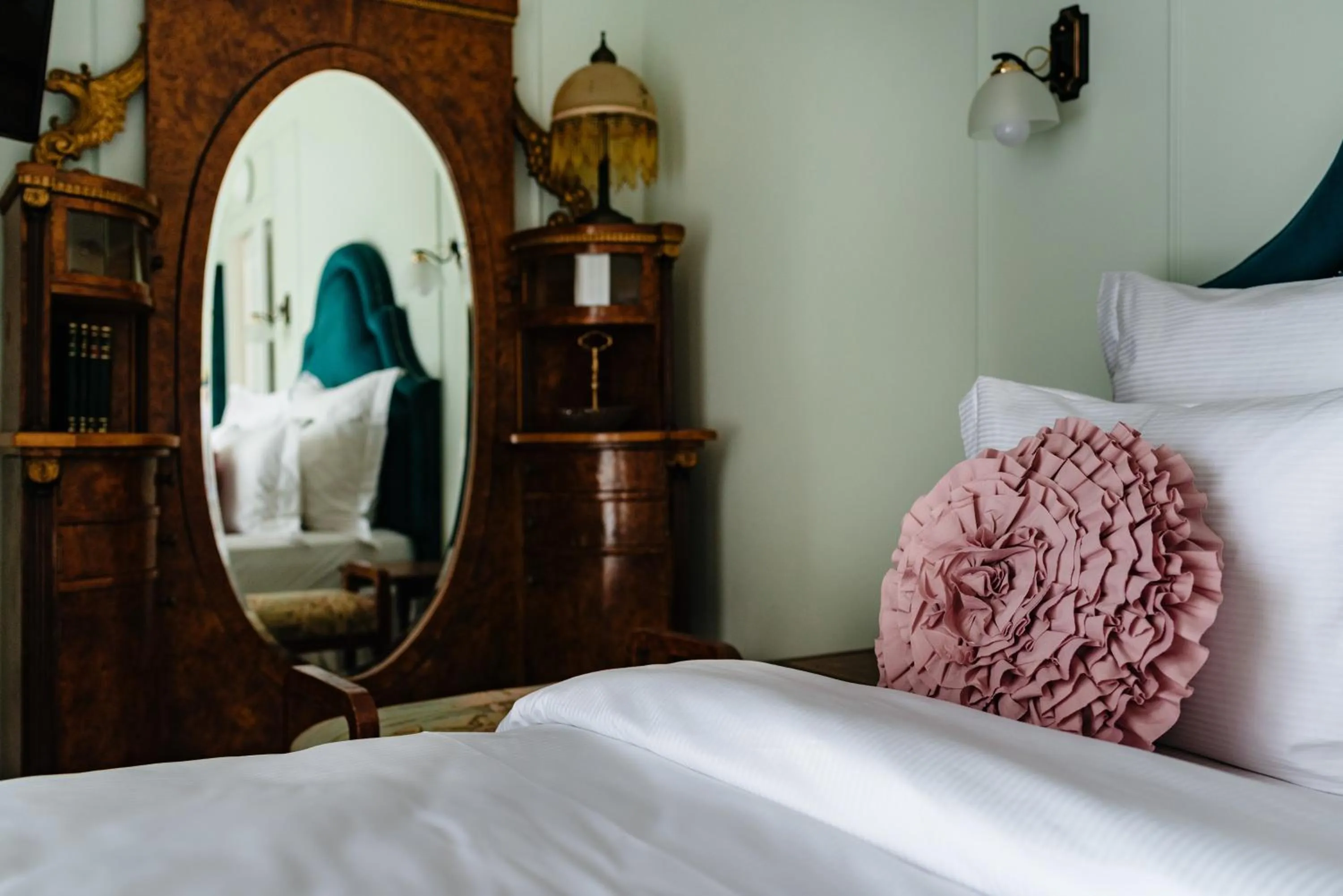 Bed in Ateneea Luxury Rooms