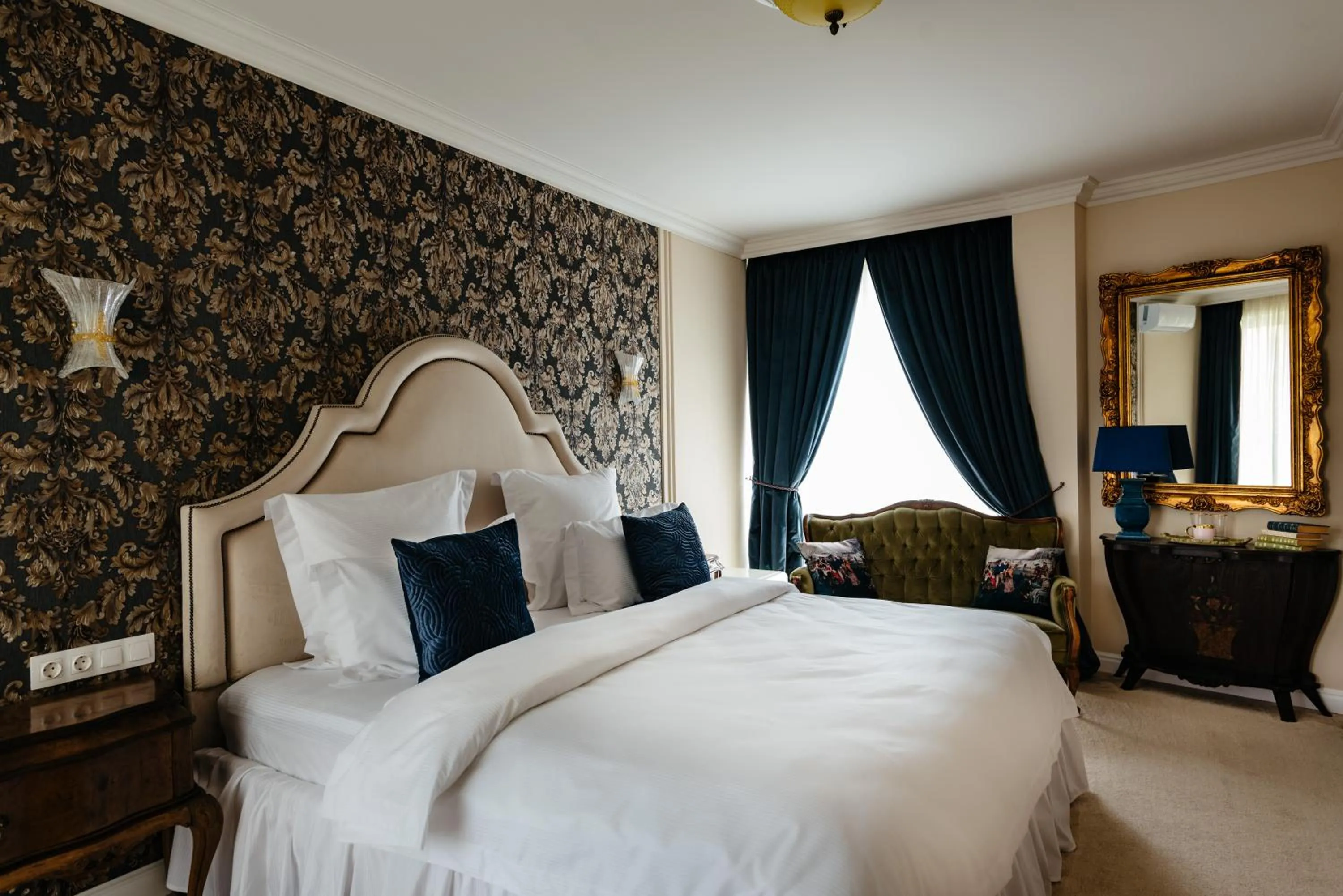 Bedroom, Bed in Ateneea Luxury Rooms