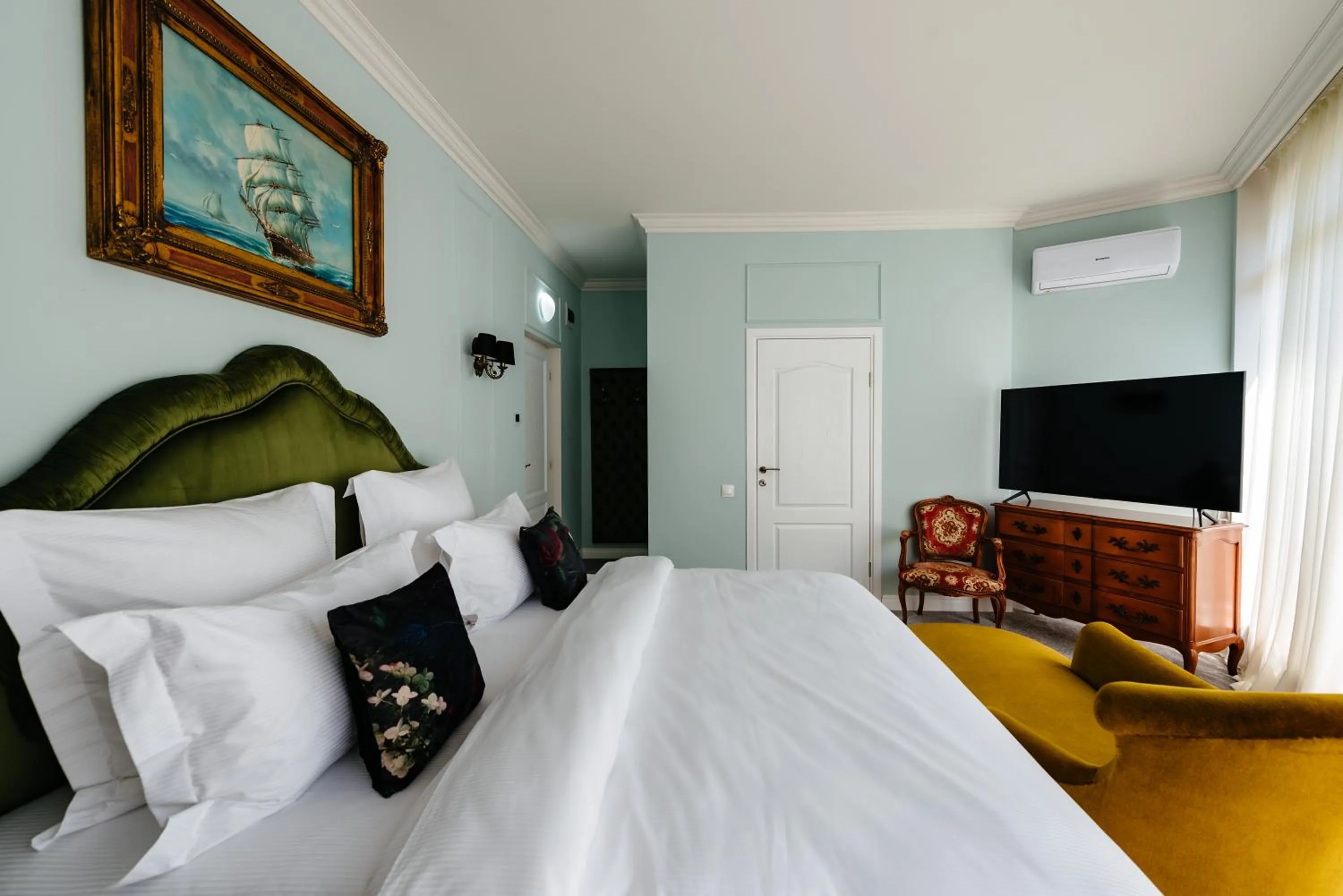 Bedroom, Bed in Ateneea Luxury Rooms