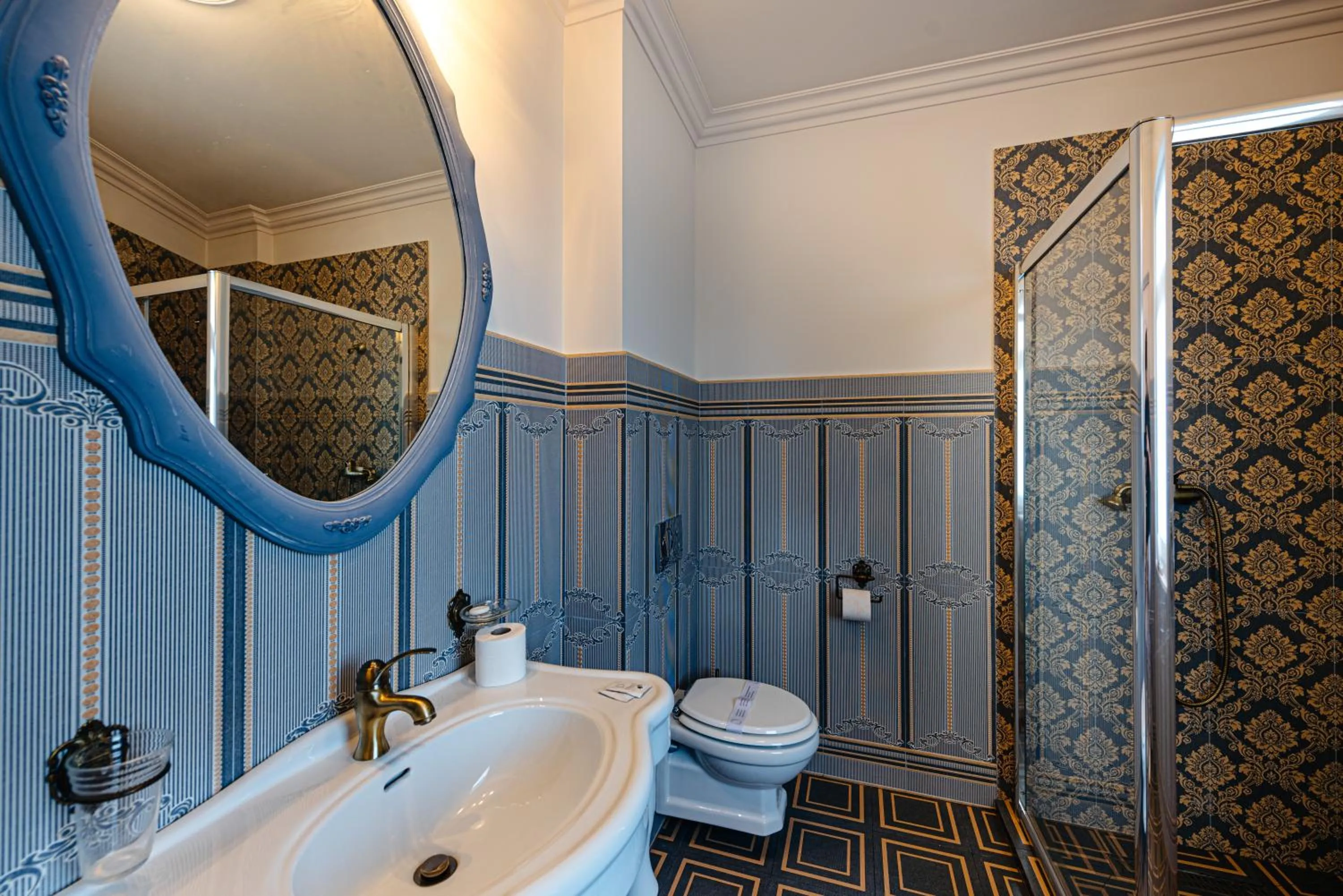 Bathroom in Ateneea Luxury Rooms