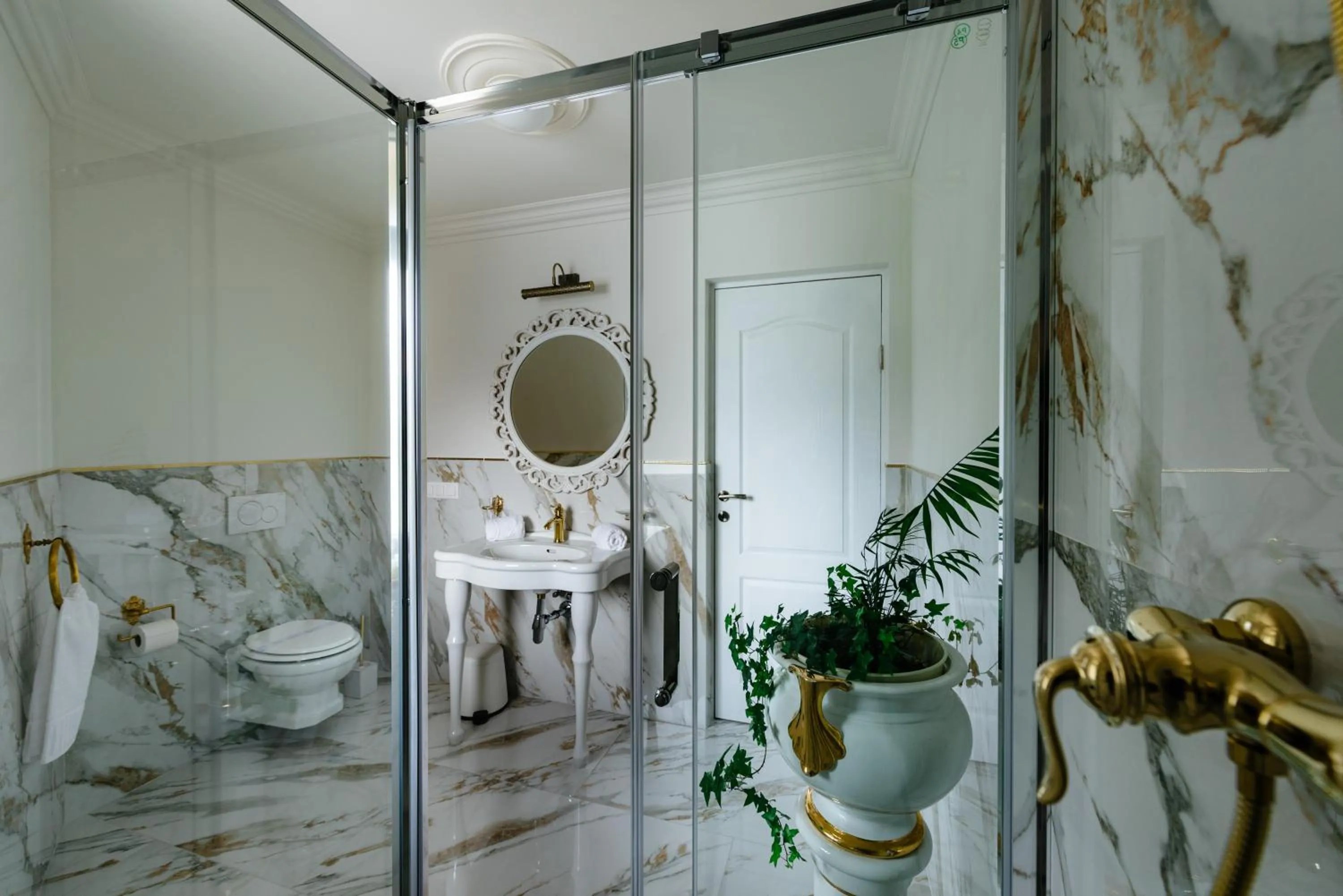 Bathroom in Ateneea Luxury Rooms