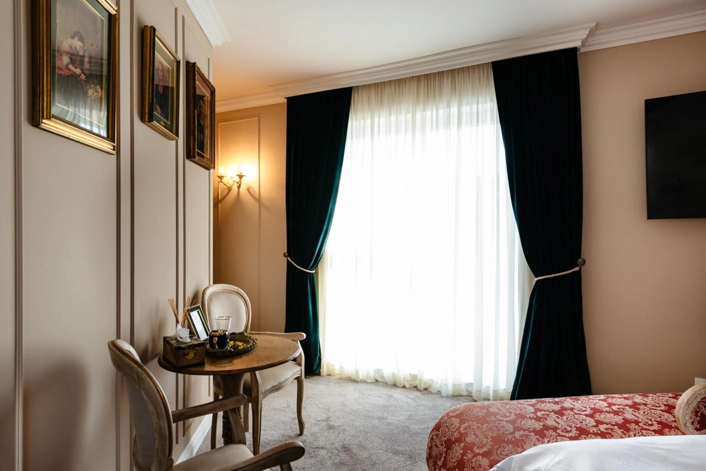 Bedroom, Bed in Ateneea Luxury Rooms