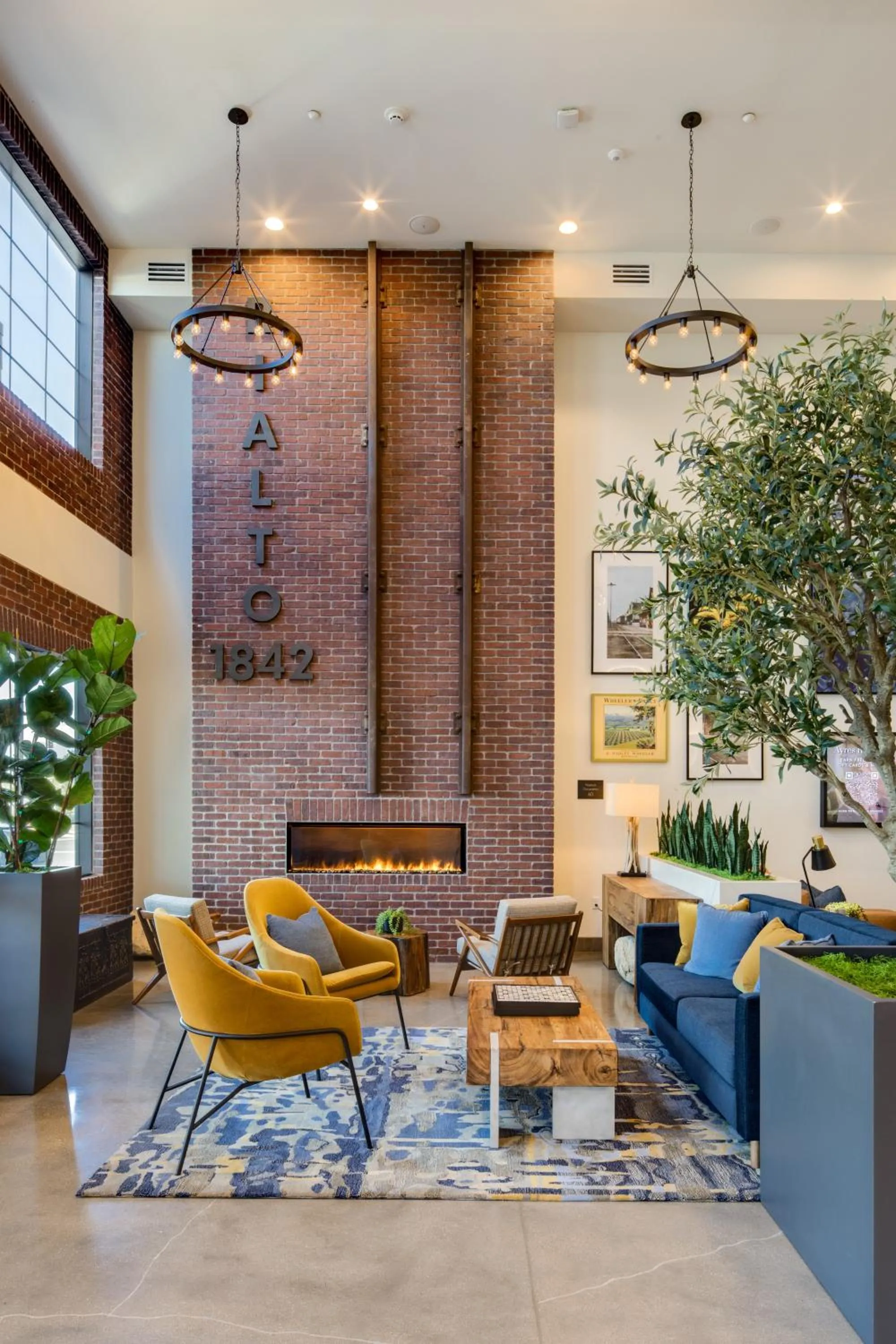 flat iron in Ayres Hotel Rialto Fontana