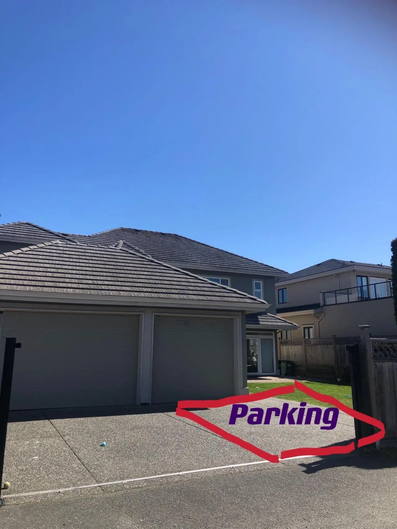 Parking in independent entrance cozy room with private bathroom close to YVR Richmond