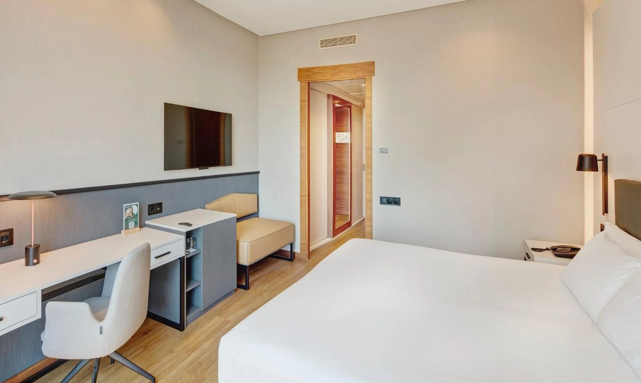 Photo of the whole room, Bed in Sercotel Sorolla Palace