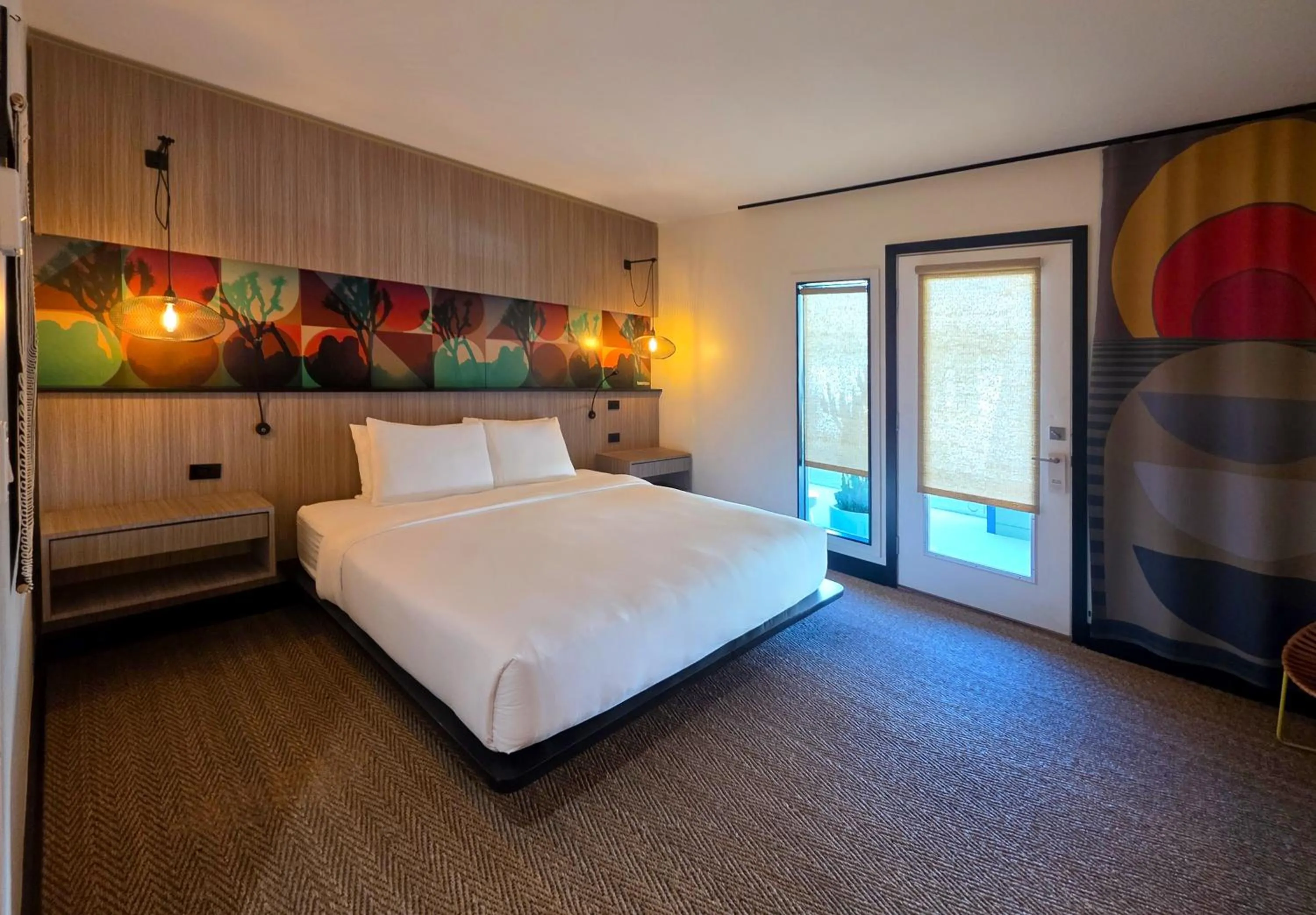 Bedroom, Bed in Mahala - 21 and Over