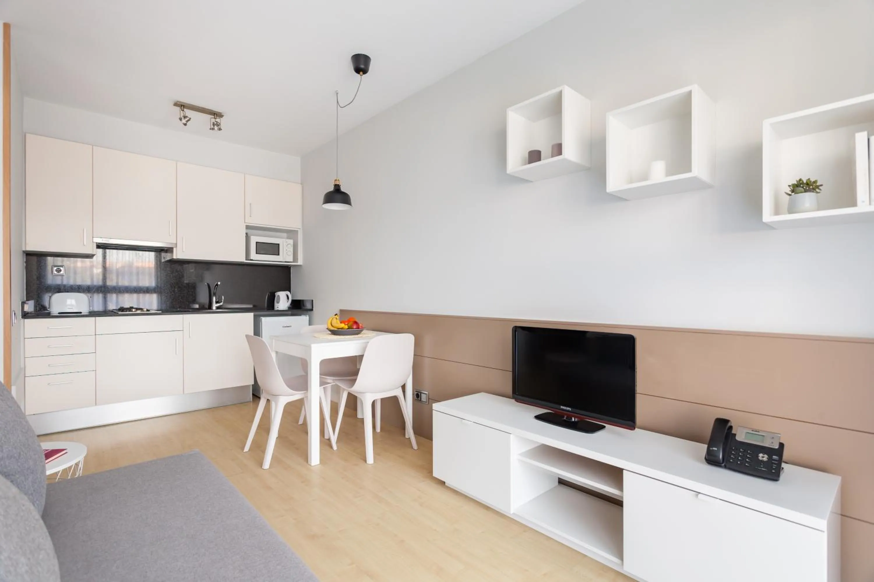 TV and multimedia in Apartamentos Royal Marina Gardens