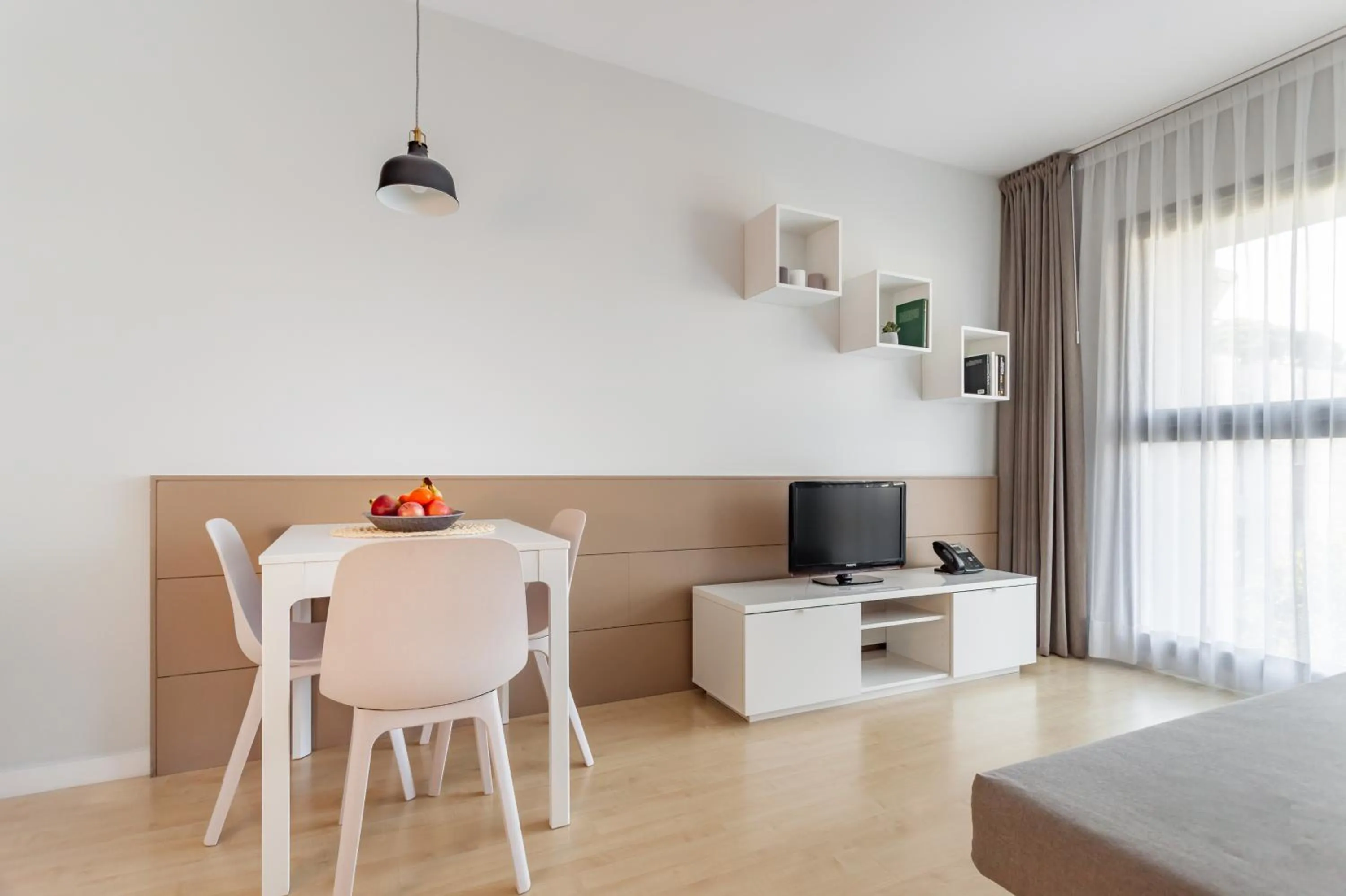 TV and multimedia in Apartamentos Royal Marina Gardens