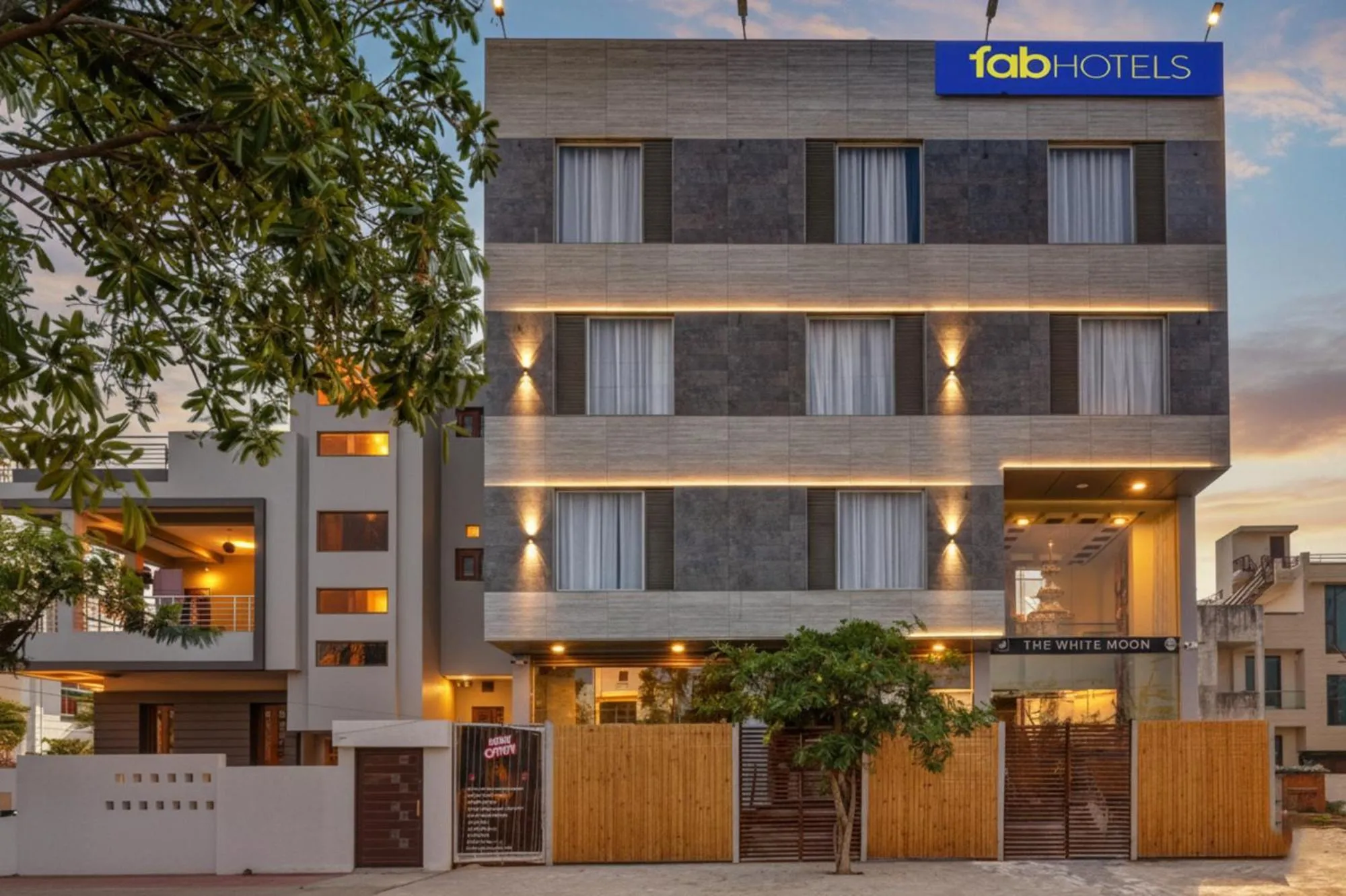 FabHotel The White Moon