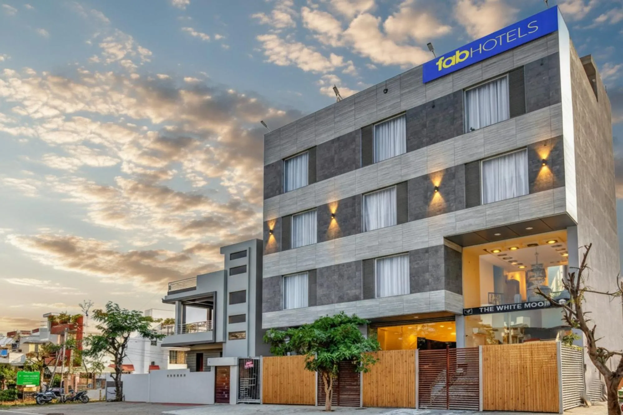 Facade/entrance in FabHotel The White Moon