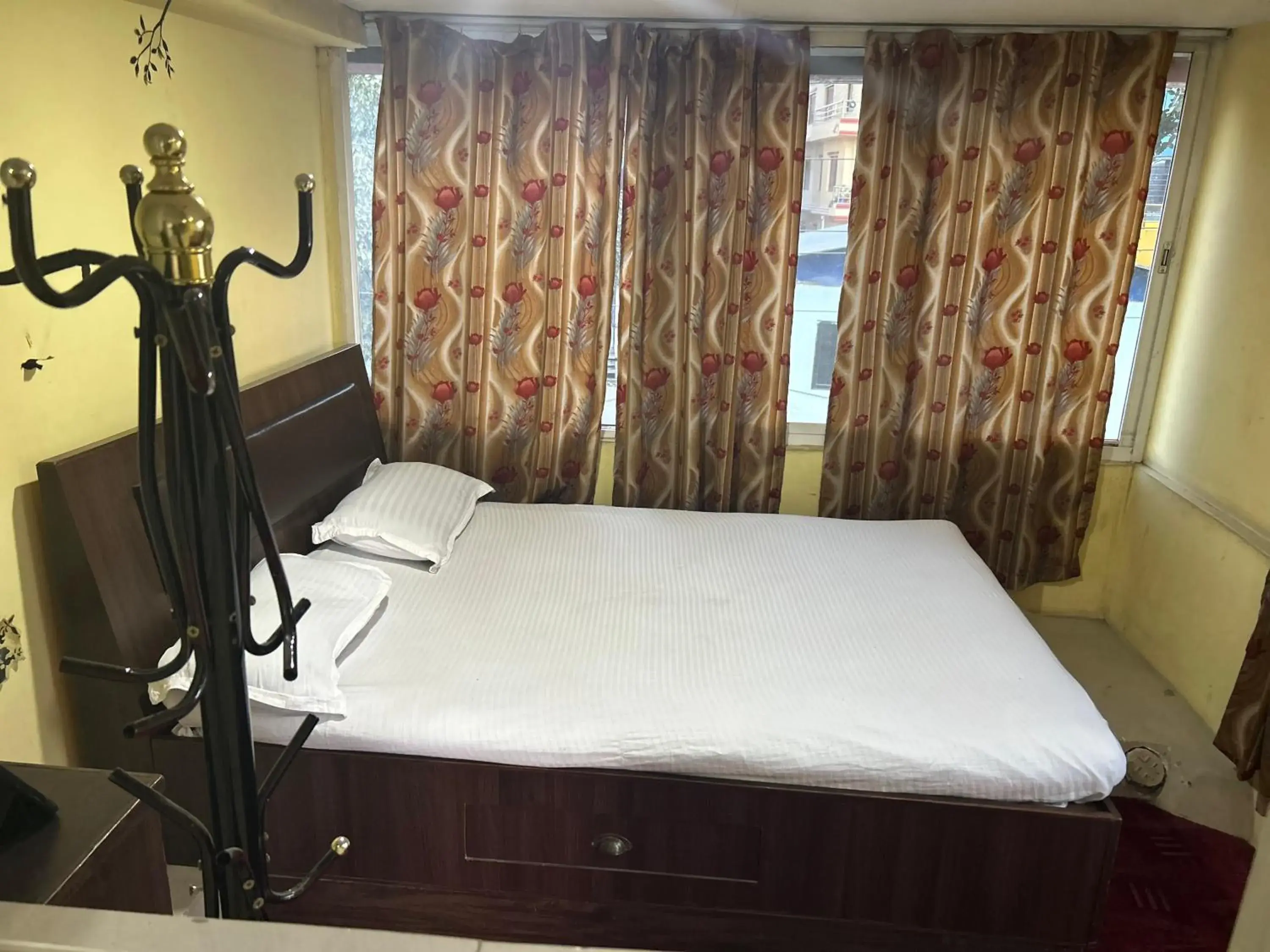 Double or Twin Room with Balcony - single occupancy in Sudha’s Garden Home Double or Twin Room with Balcony - single occupancy in Sudha’s Garden Home