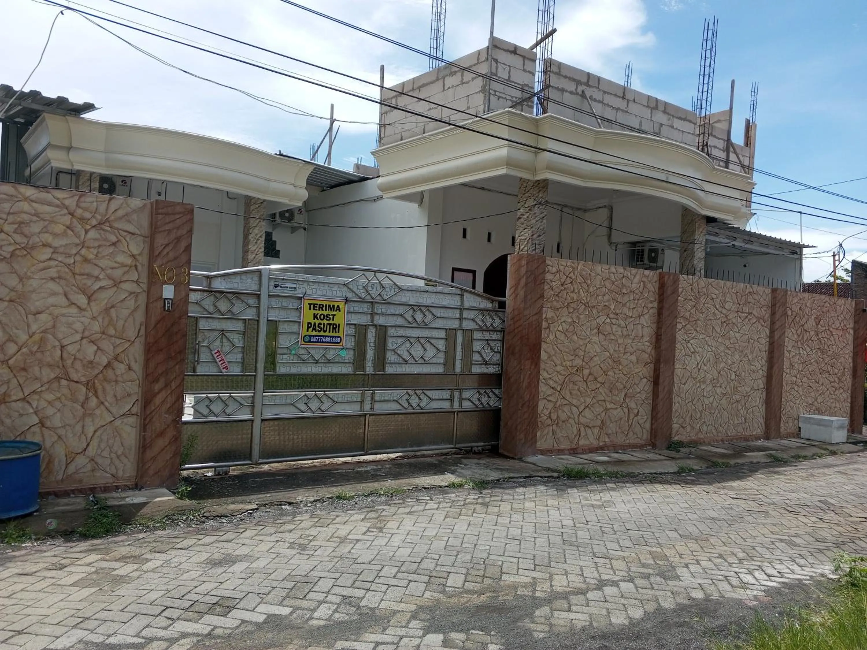 Facade/entrance in OYO Life 92543 Ratu Sakti Residence Syariah
