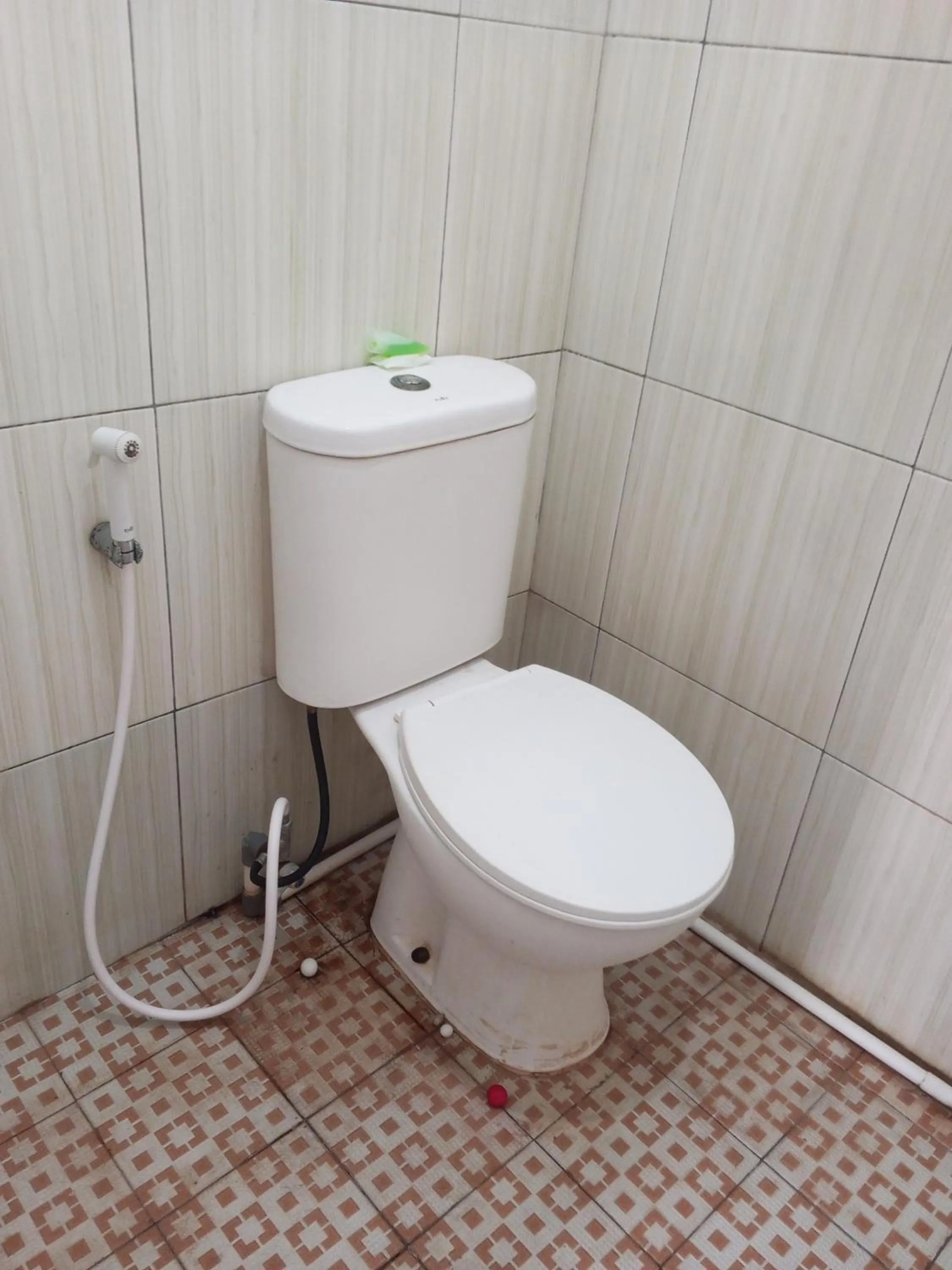 Bathroom in OYO Life 92543 Ratu Sakti Residence Syariah