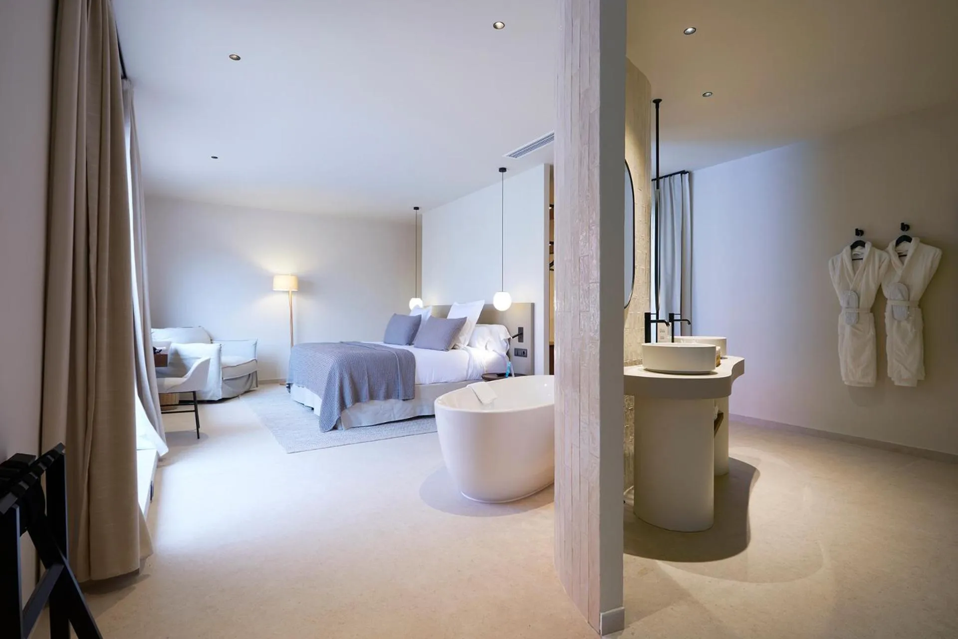 Photo of the whole room, Bed in 1881 Hotel Balneario Vichy Catalan