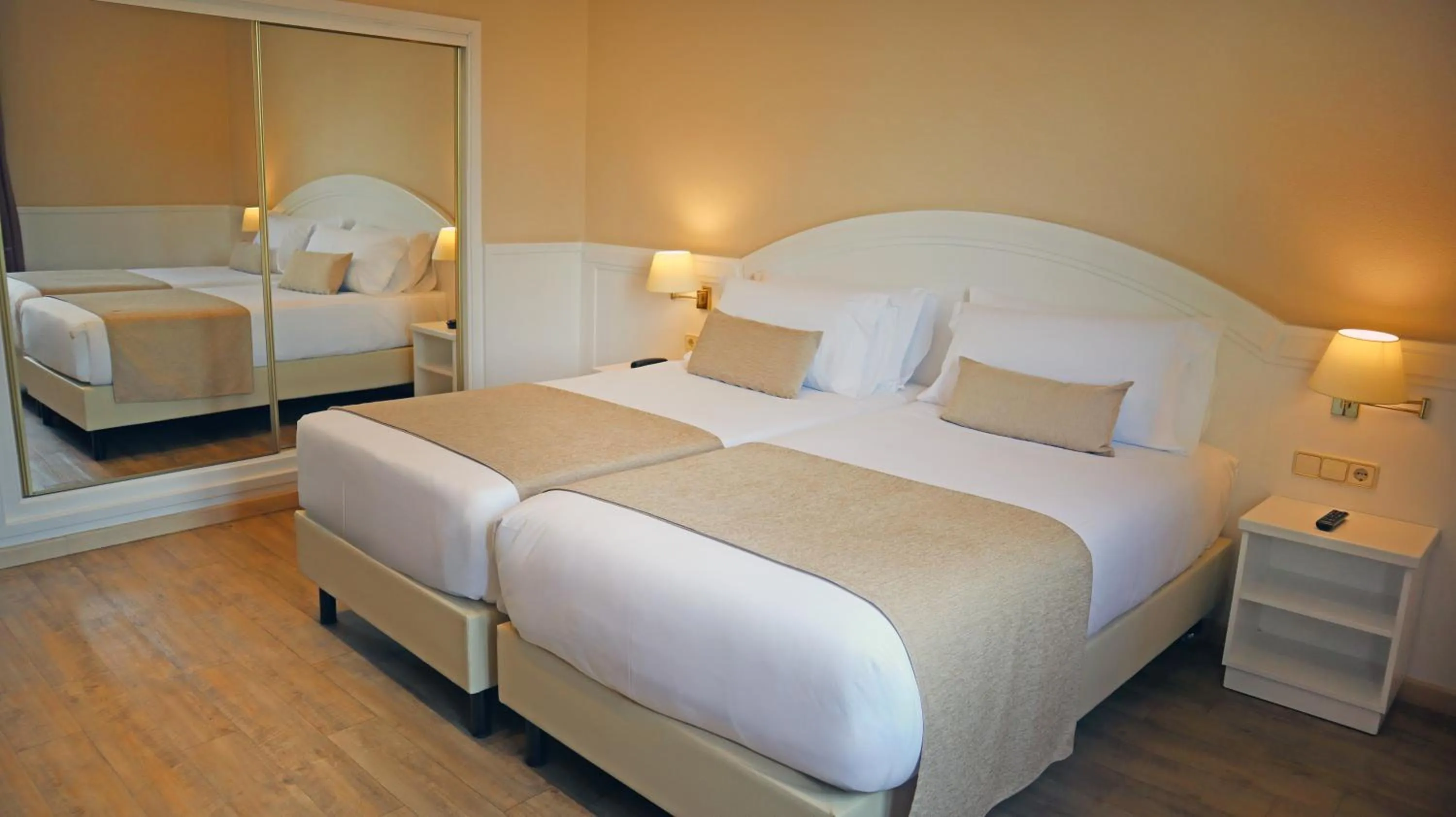 Bed in 1881 Hotel Balneario Vichy Catalan