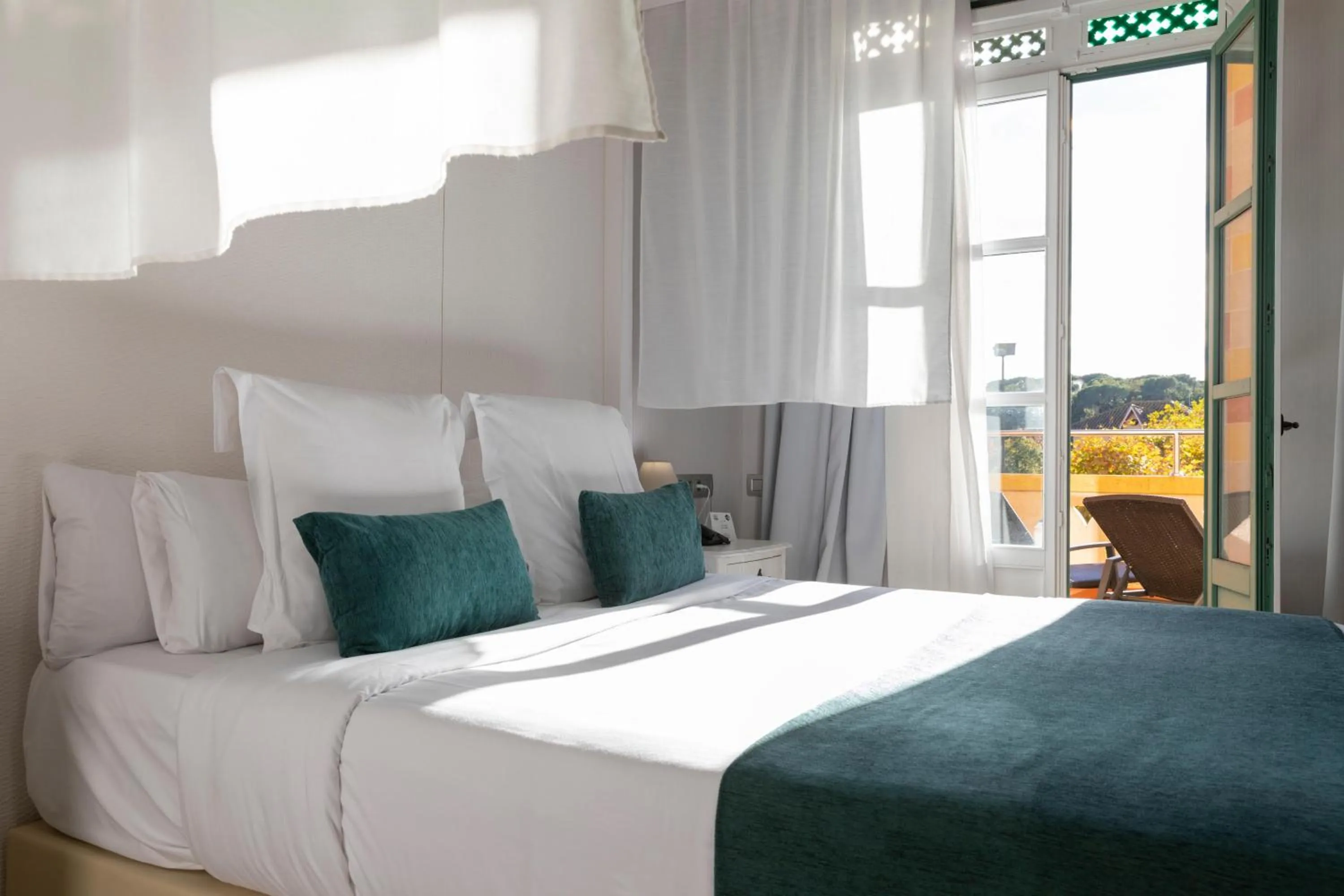 Photo of the whole room, Bed in 1881 Hotel Balneario Vichy Catalan